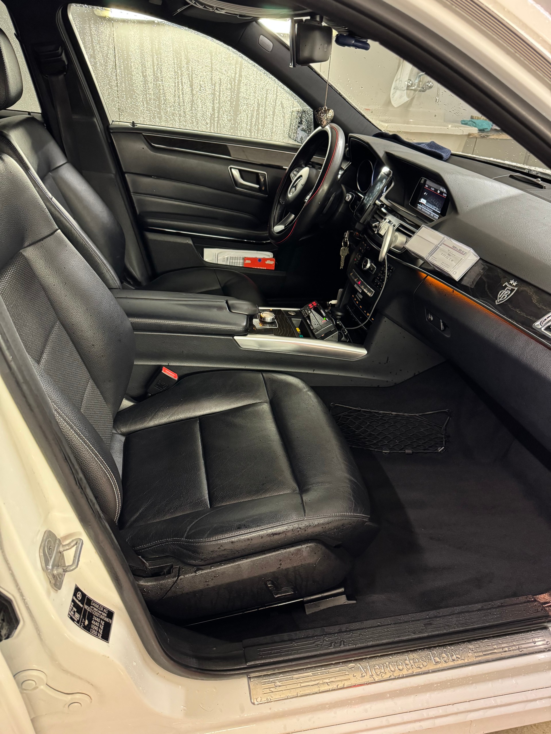 MERCEDES-BENZ E 220 CDI Avantgarde-image-4