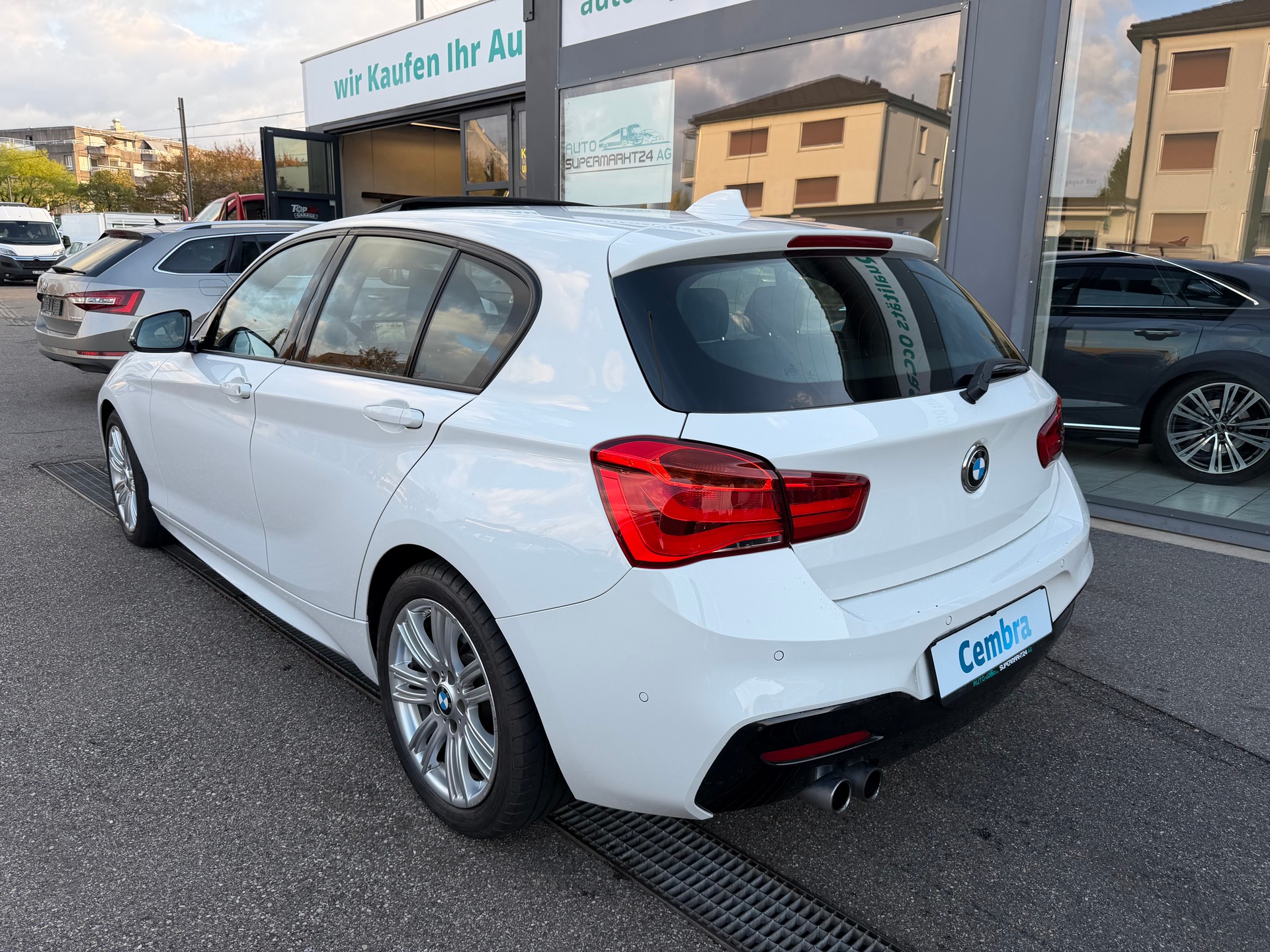 BMW 120d M Sport-showroom-element-3