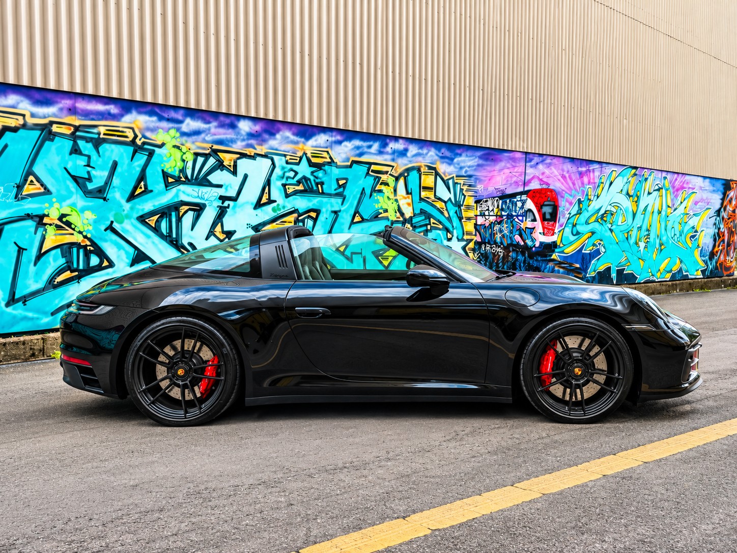 PORSCHE 911 Targa 4 GTS-image-4