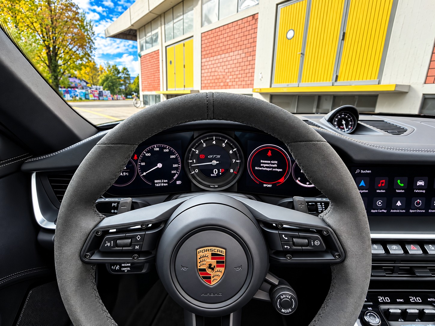 PORSCHE 911 Targa 4 GTS-image-9