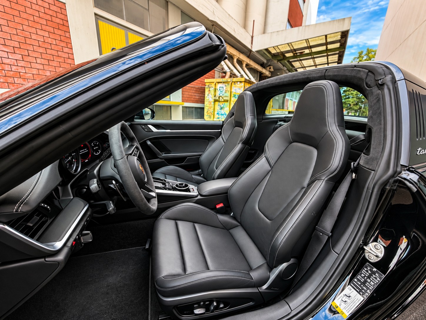 PORSCHE 911 Targa 4 GTS-image-6