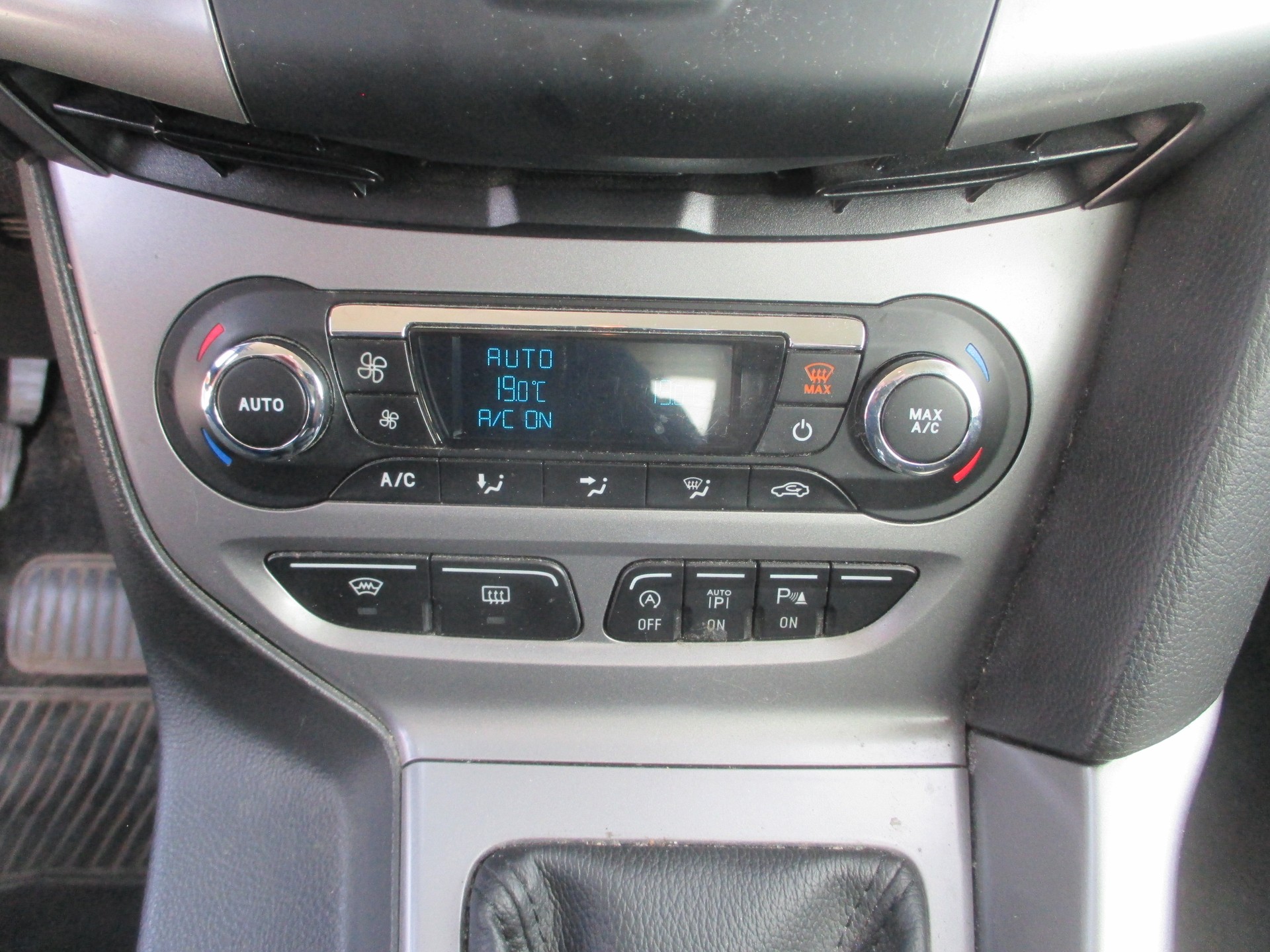 FORD Focus 1.0 SCTi Titanium-image-11