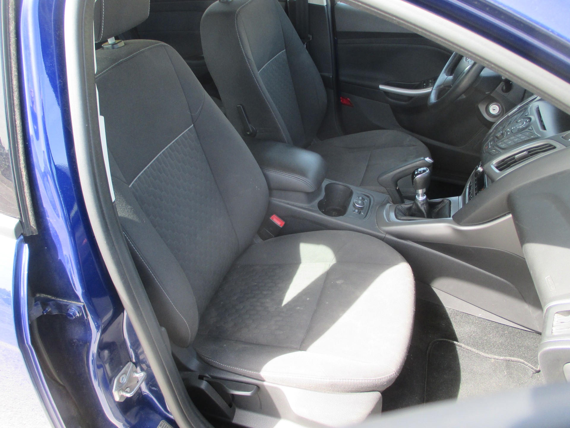 FORD Focus 1.0 SCTi Titanium-image-8