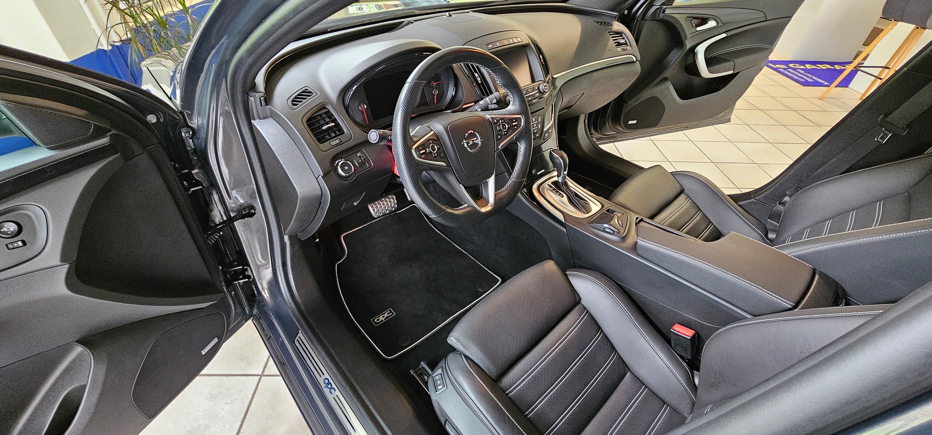OPEL Insignia 2.8 Turbo OPC 4WD Automatic-image-10