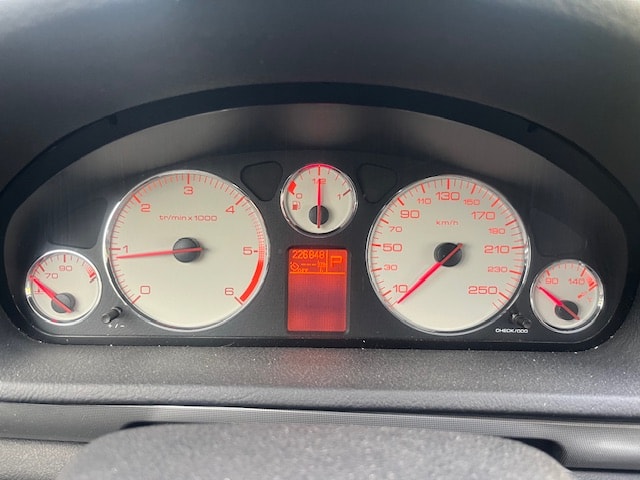 PEUGEOT 407 SW 2.0 HDI Confort Automatic-image-10