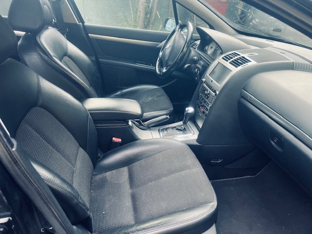 PEUGEOT 407 SW 2.0 HDI Confort Automatic-image-11
