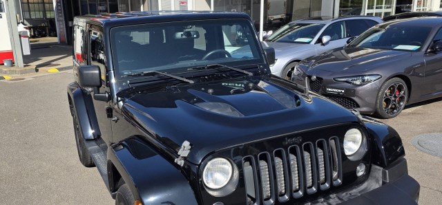 JEEP Wrangler 2.8CRD Sahara X-showroom-element-1