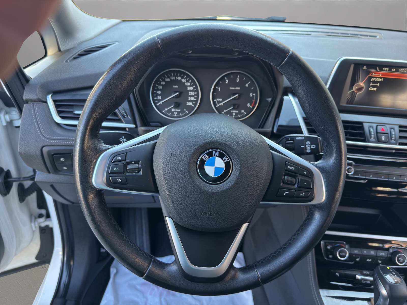 BMW 218d Gran Tourer Steptronic-image-9