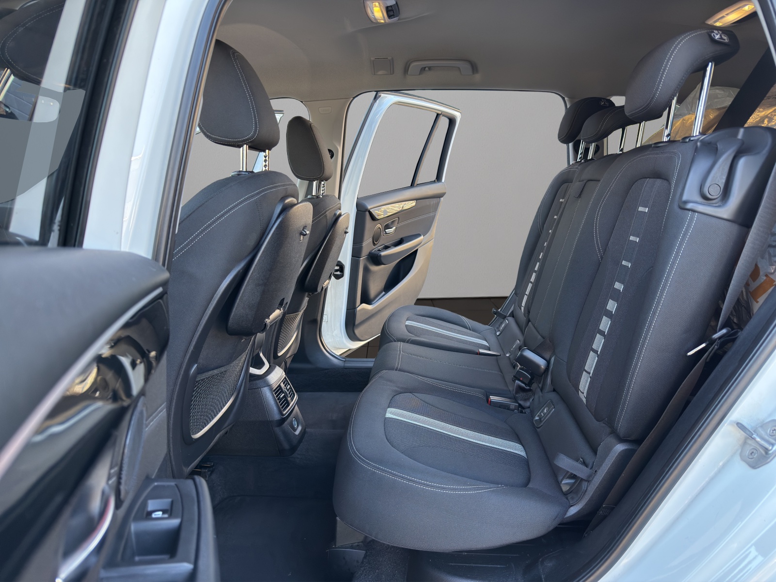 BMW 218d Gran Tourer Steptronic-image-12