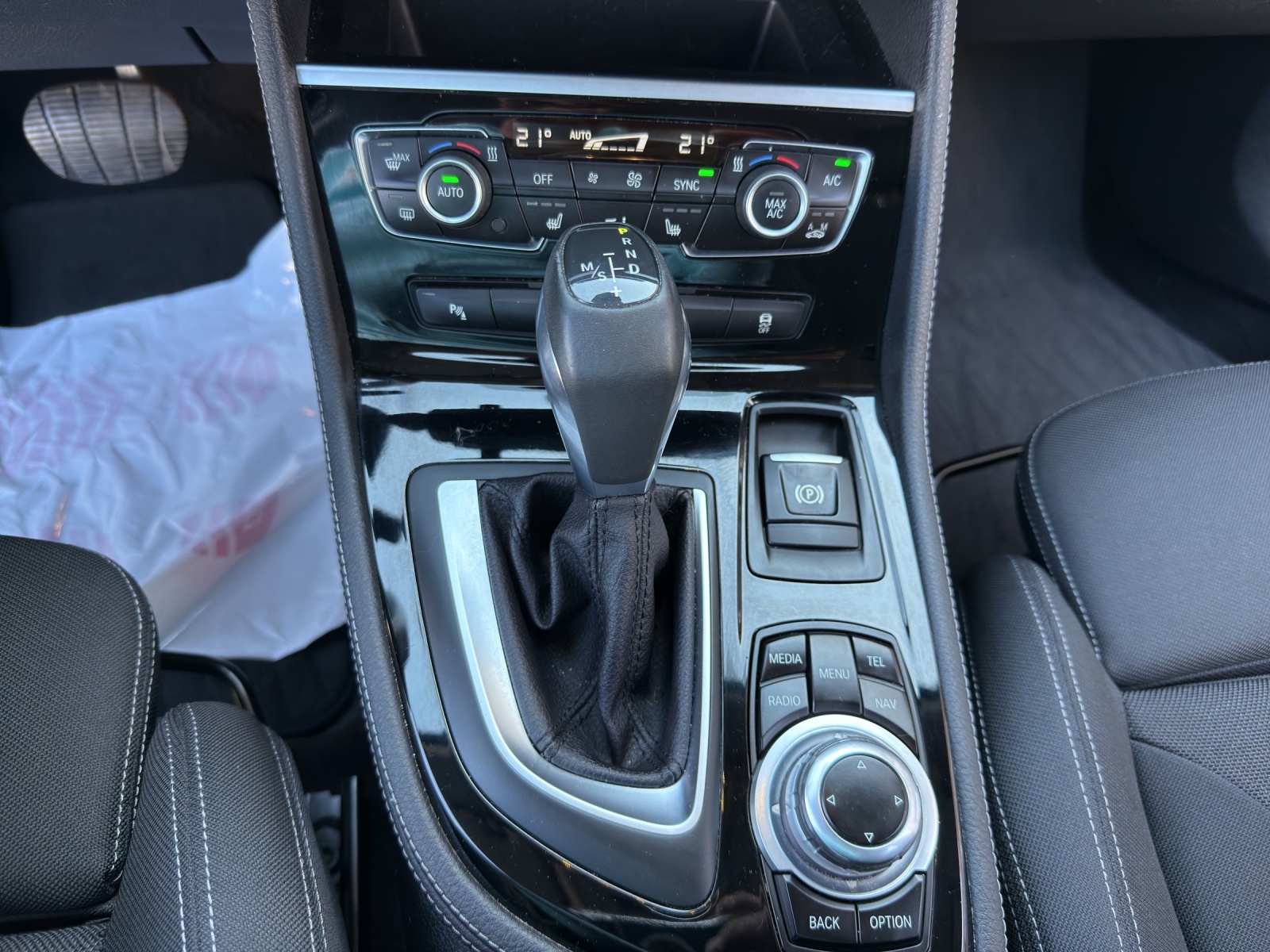 BMW 218d Gran Tourer Steptronic-image-15