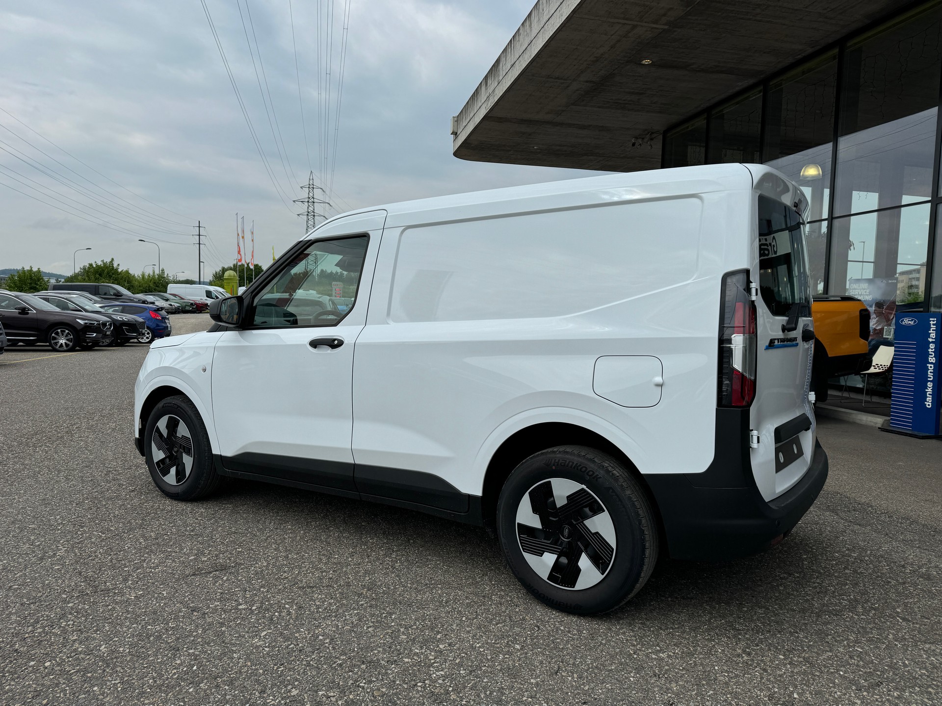 FORD E-Transit Courier Van Trend 43,5kWh-image-5