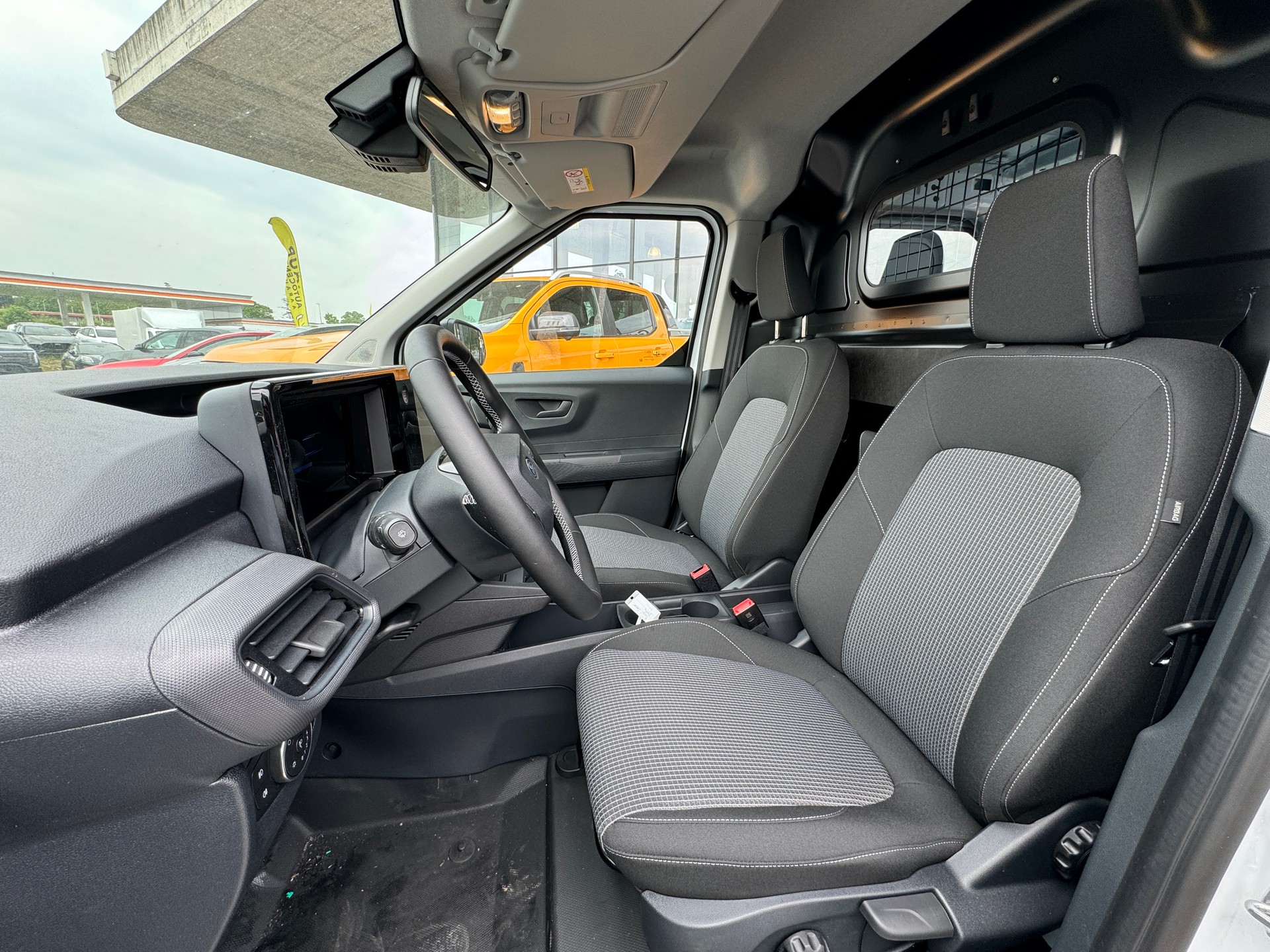 FORD E-Transit Courier Van Trend 43,5kWh-image-8