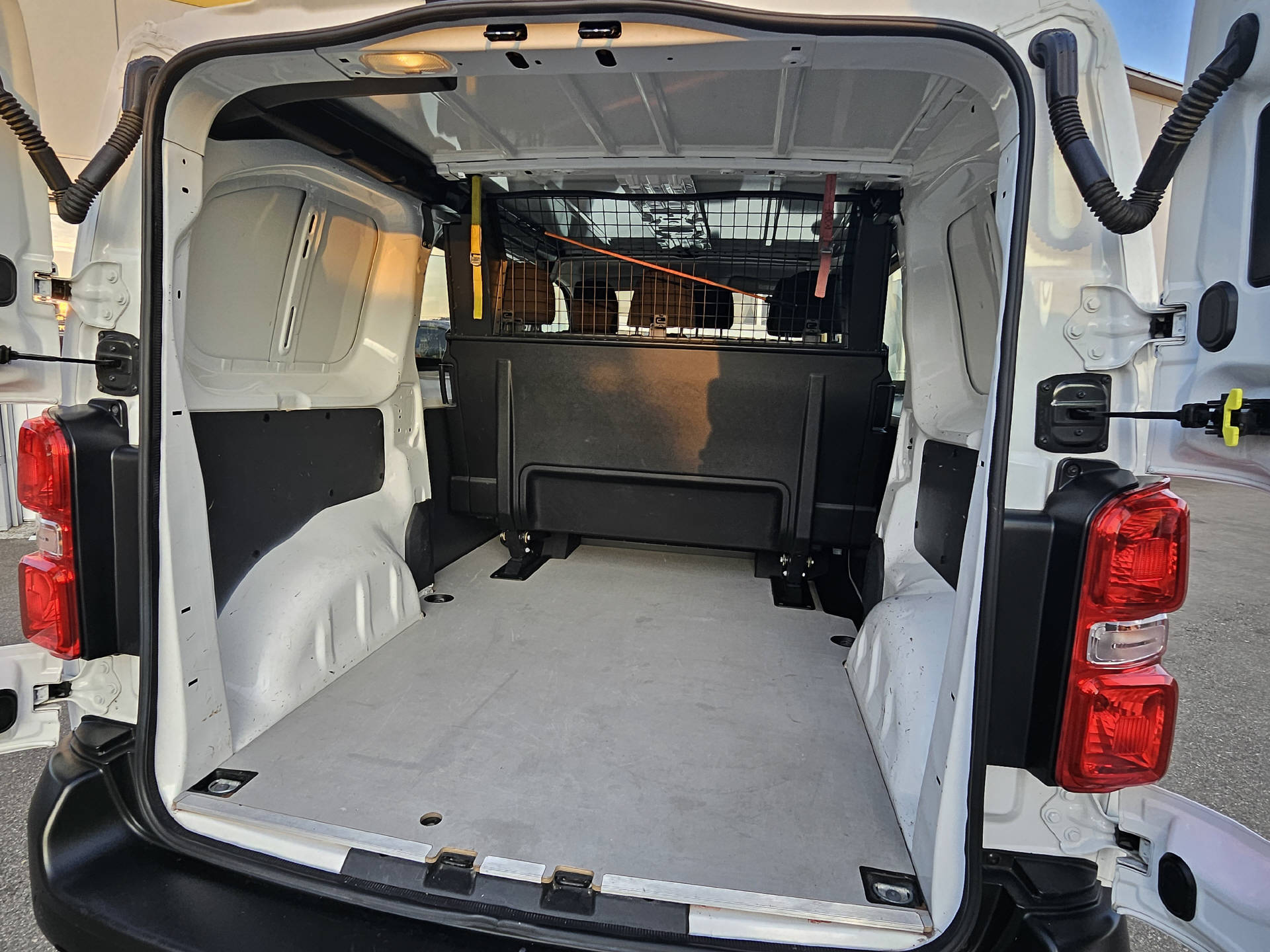 CITROEN Jumpy DKaw. M vertieft var. 1.5 BlueHDi 120 Swiss Edition S/S * 6- Plätzer * Klima * Tempomat *-image-5