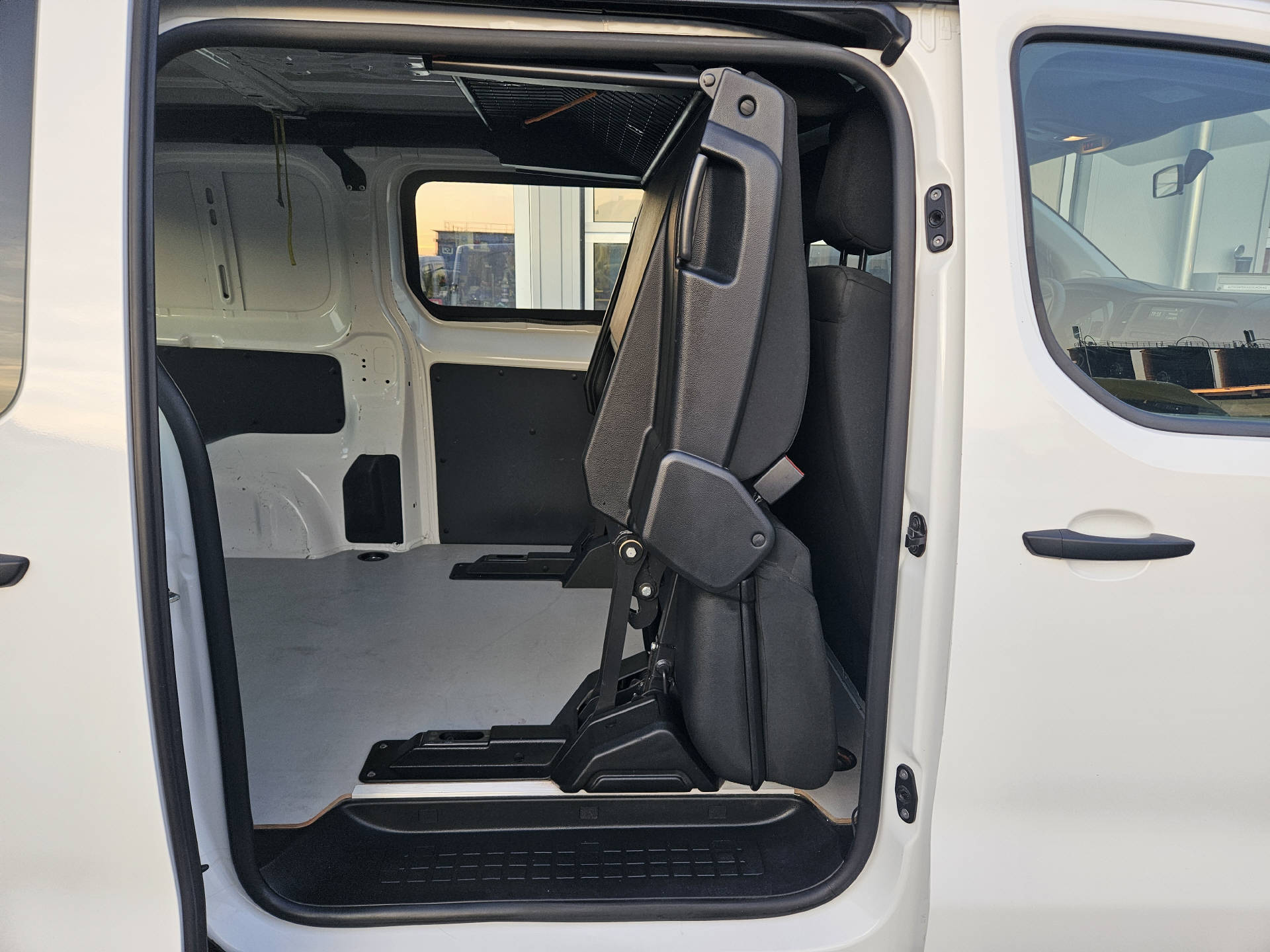 CITROEN Jumpy DKaw. M vertieft var. 1.5 BlueHDi 120 Swiss Edition S/S * 6- Plätzer * Klima * Tempomat *-showroom-element-1