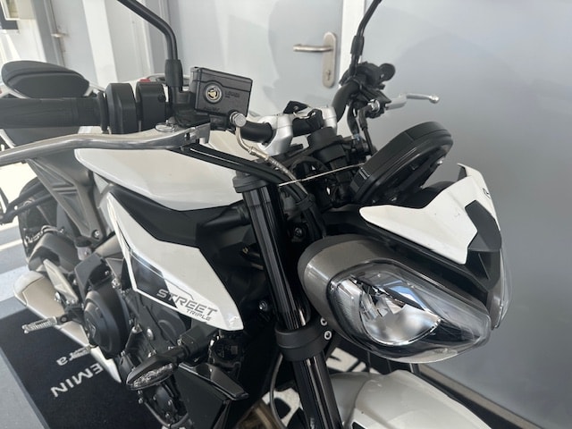 TRIUMPH Street Triple R 765-image-2