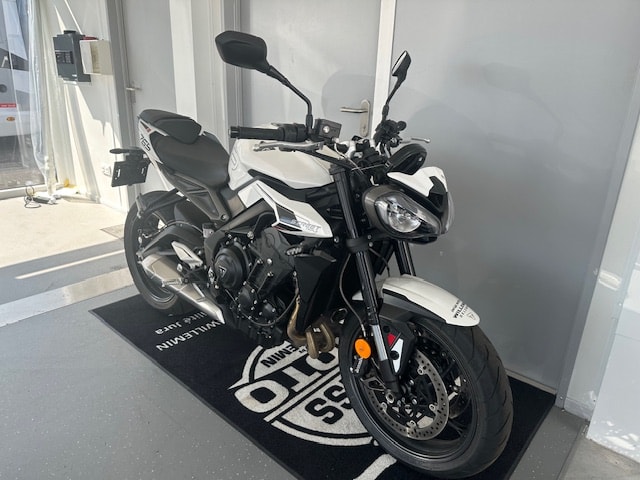 TRIUMPH Street Triple R 765-image-1