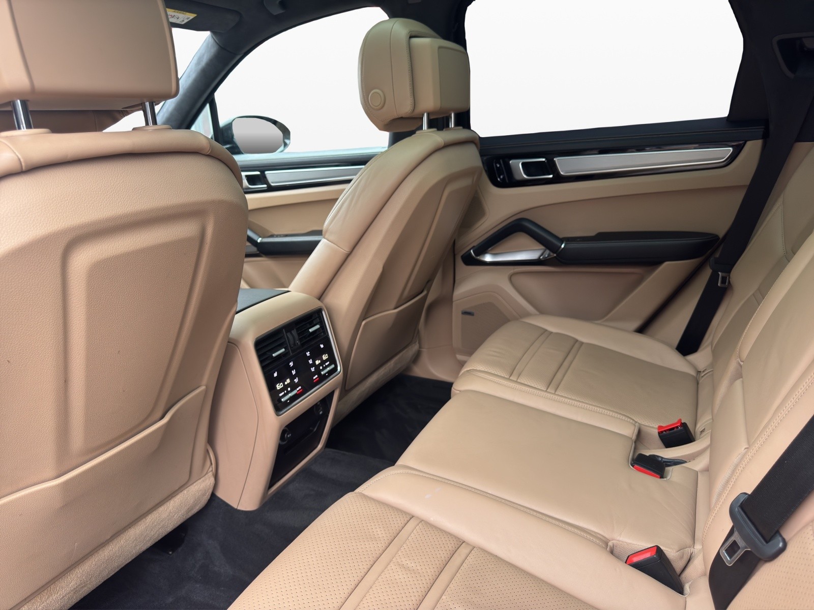 PORSCHE Cayenne Turbo-image-17