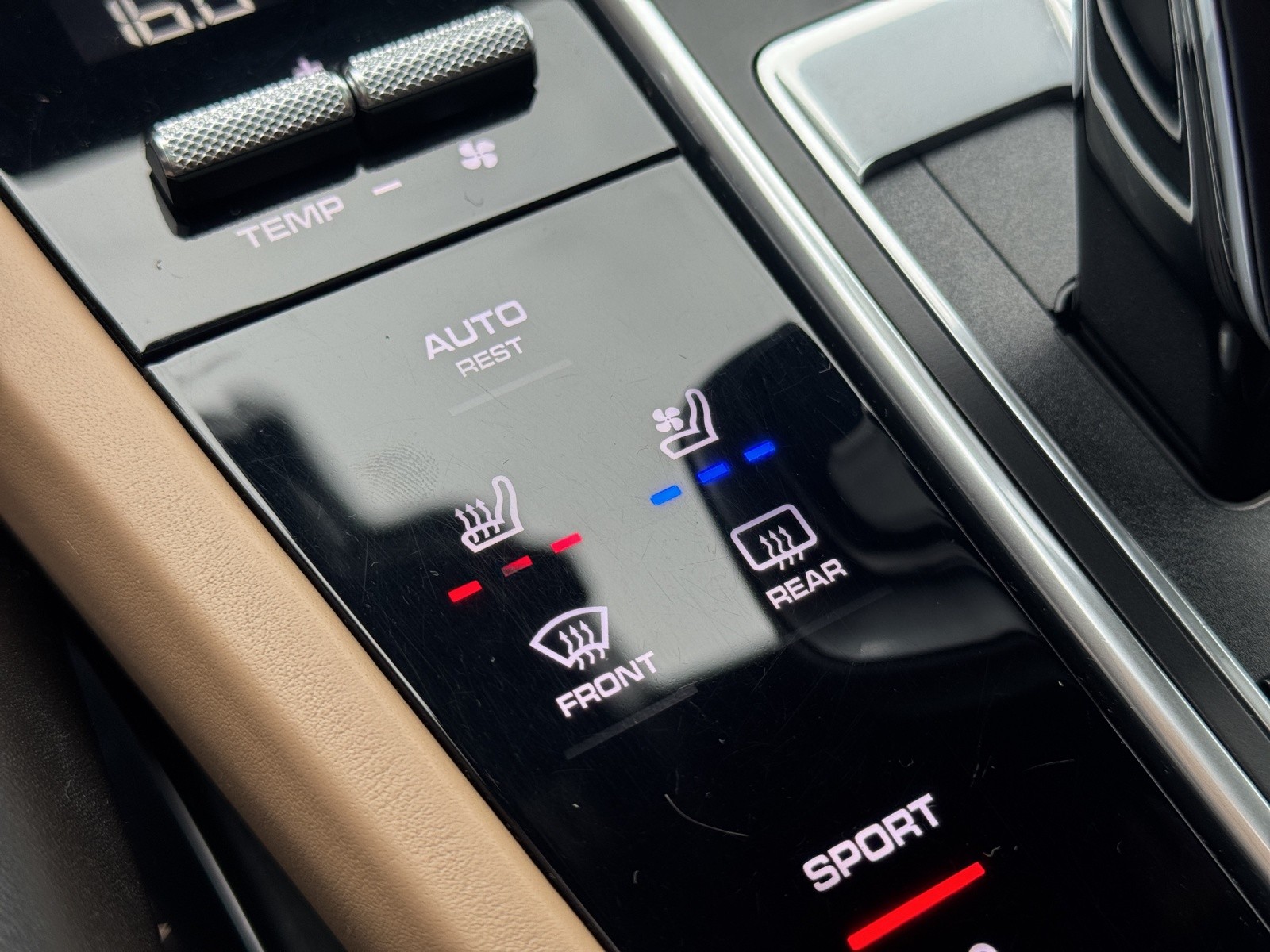 PORSCHE Cayenne Turbo-image-21