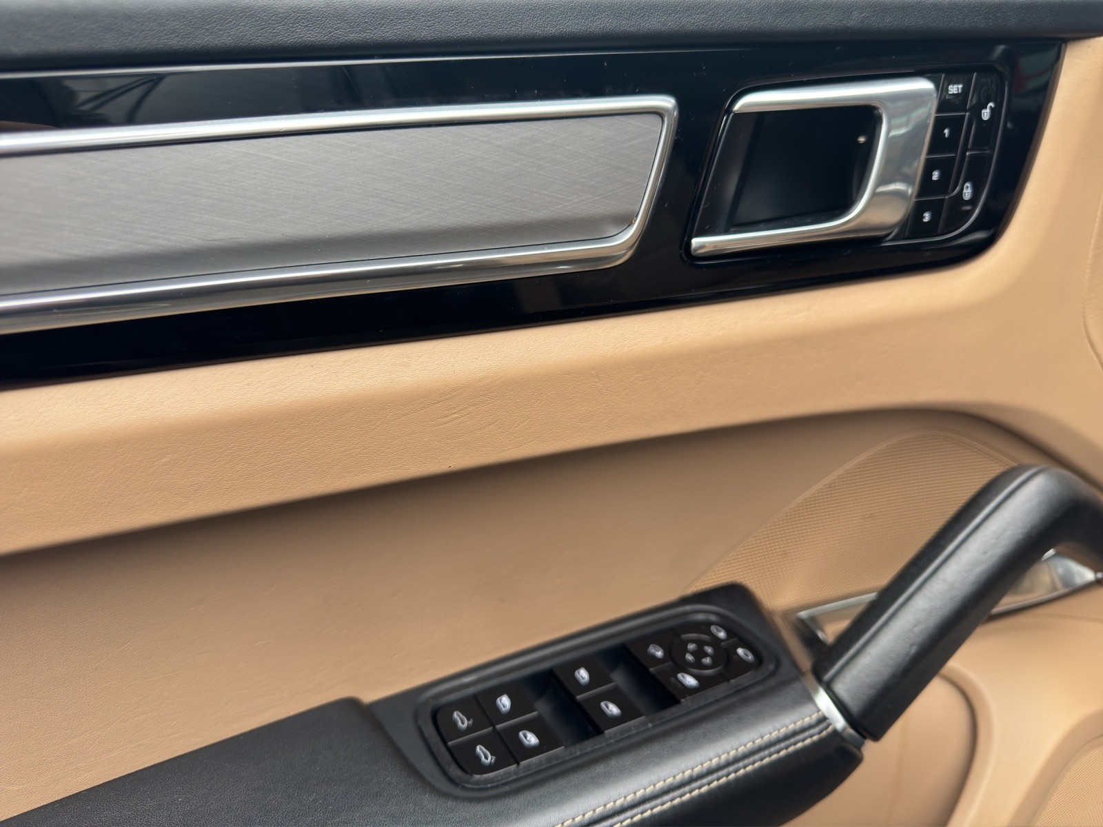 PORSCHE Cayenne Turbo-image-10