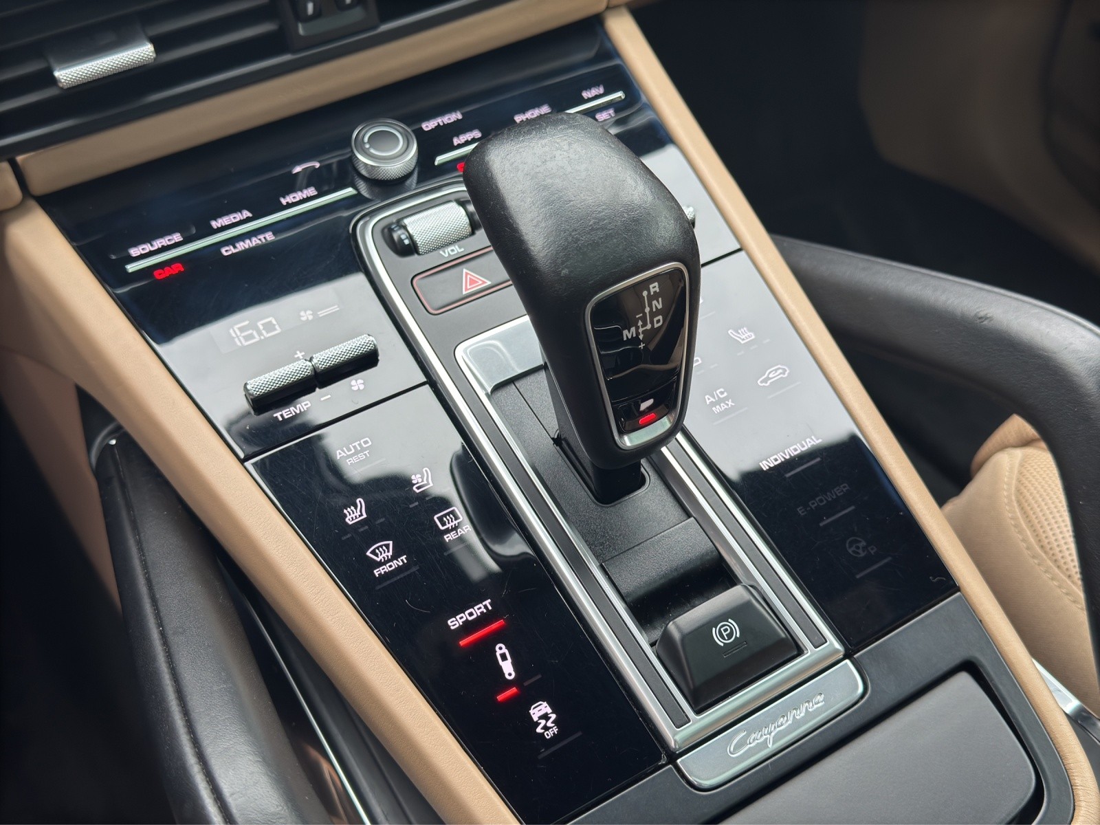 PORSCHE Cayenne Turbo-image-20