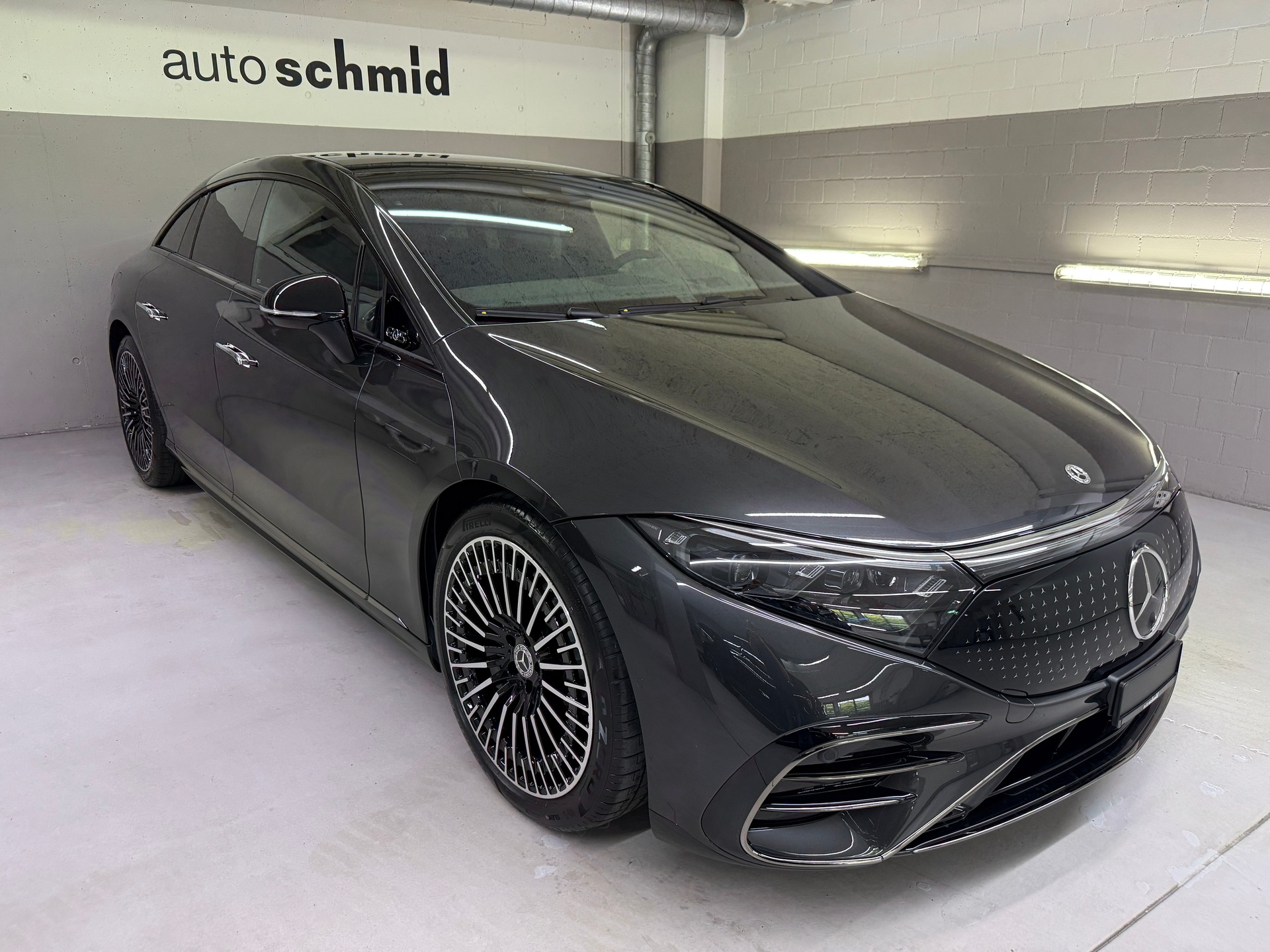 MERCEDES-BENZ EQS 450 4MATIC Executive Edition-showroom-element-1
