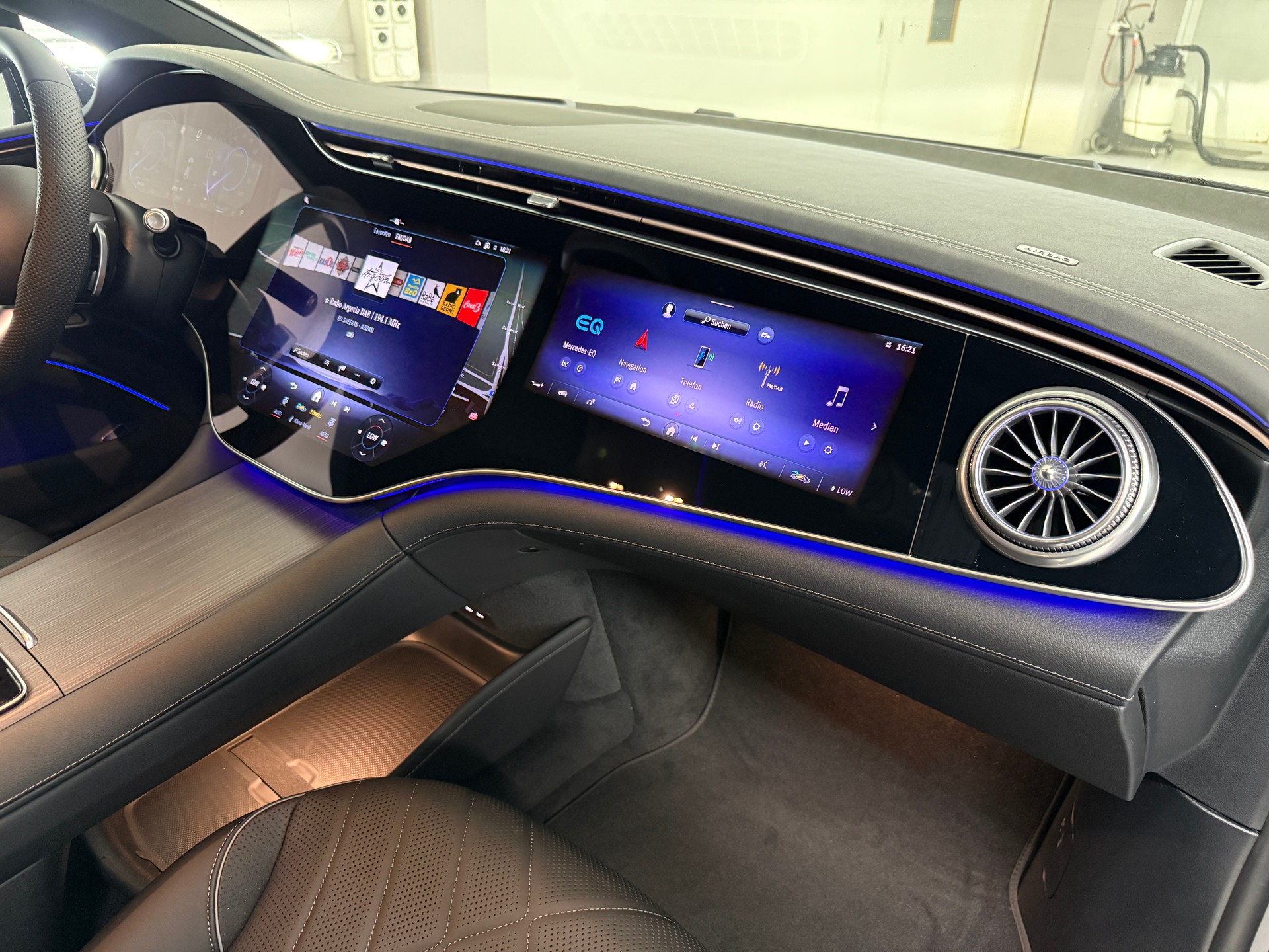 MERCEDES-BENZ EQS 450 4MATIC Executive Edition-image-11