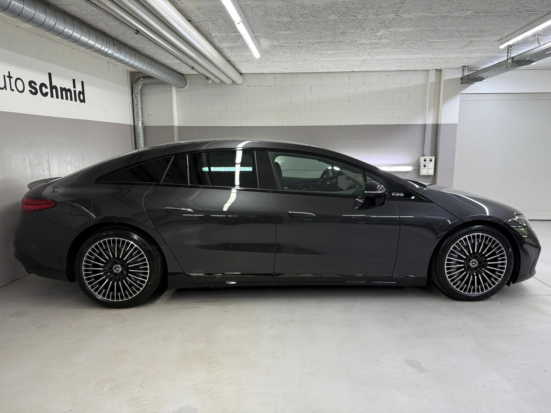 MERCEDES-BENZ EQS 450 4MATIC Executive Edition-showroom-element-2