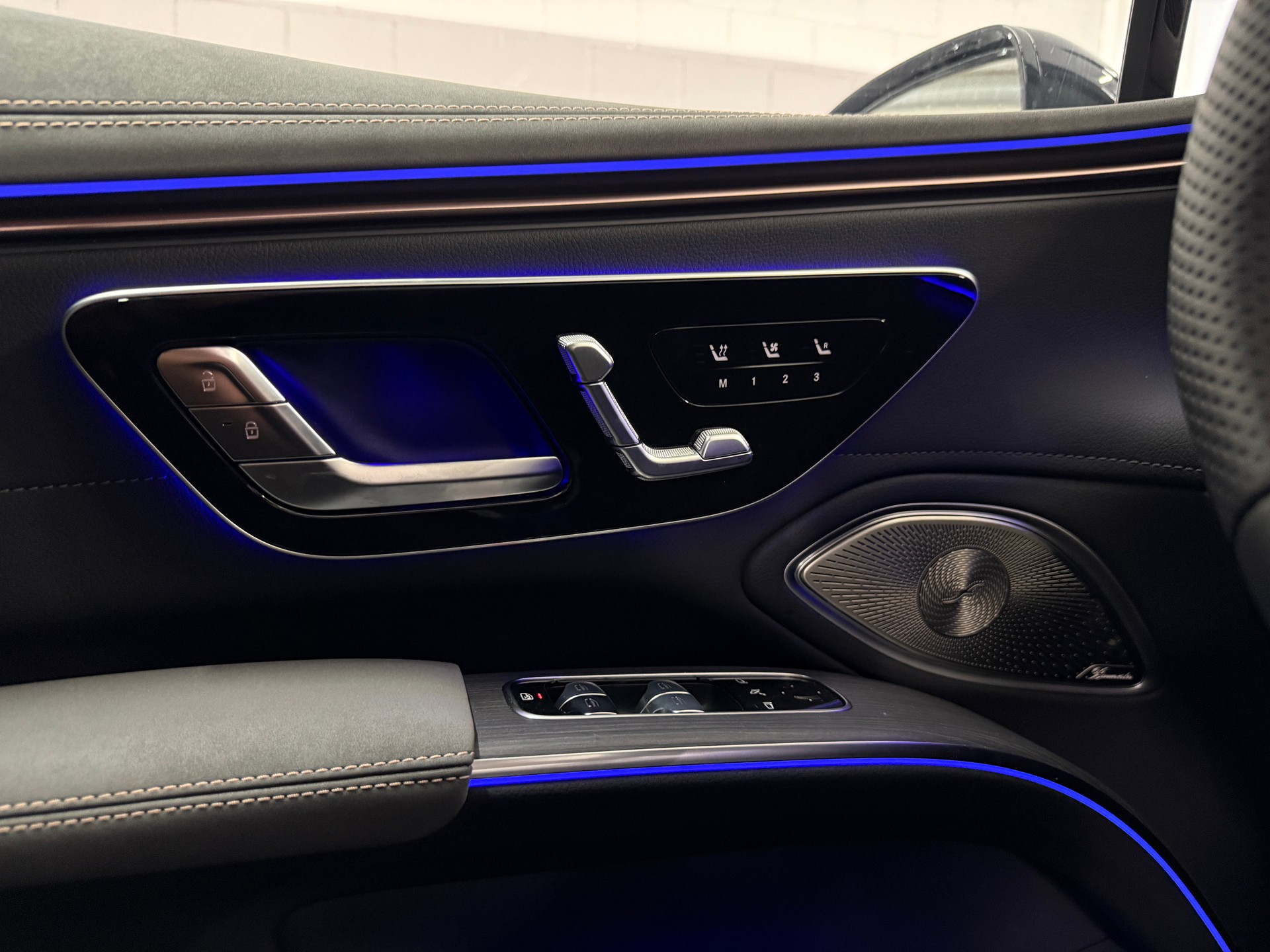 MERCEDES-BENZ EQS 450 4MATIC Executive Edition-image-16