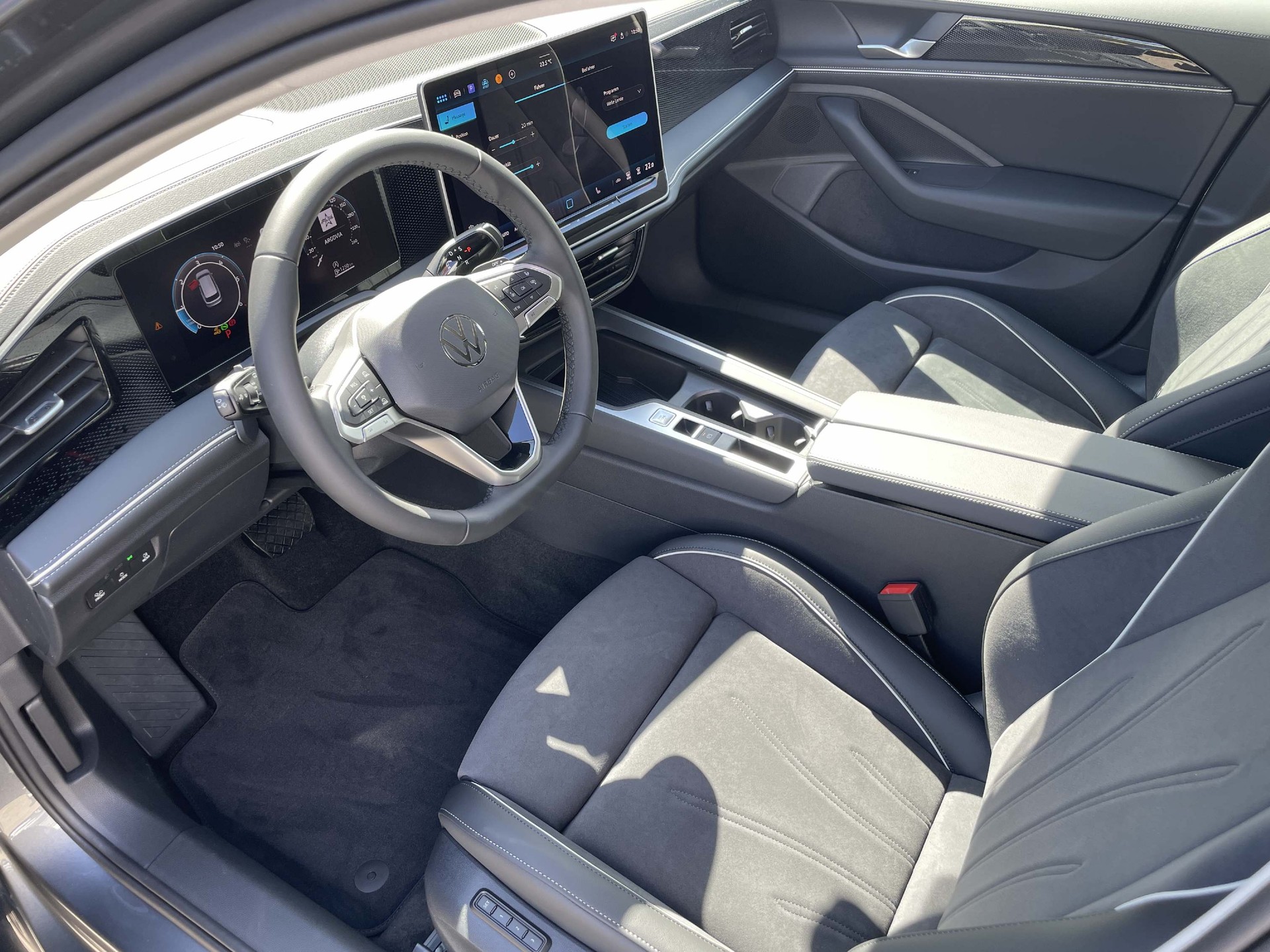 VW Passat Variant 2.0 TDI Business DSG-image-7