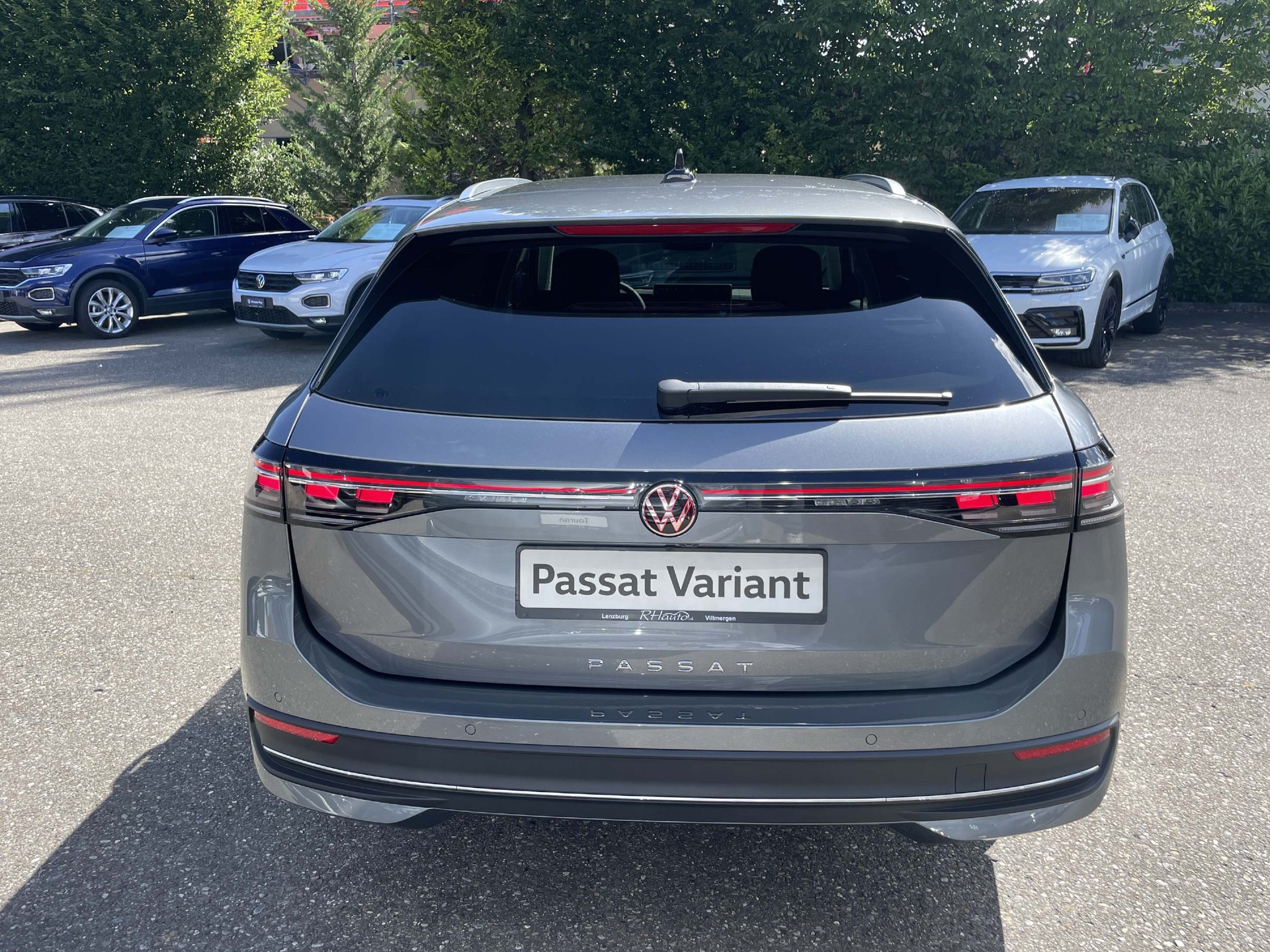 VW Passat Variant 2.0 TDI Business DSG-image-4