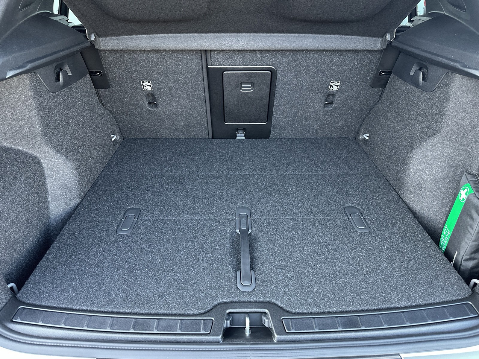 VOLVO XC40 E80 Twin Plus AWD-image-13
