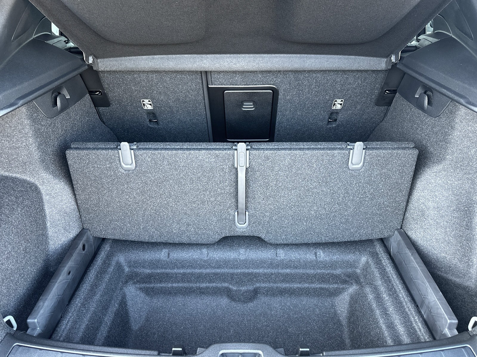 VOLVO XC40 E80 Twin Plus AWD-image-14
