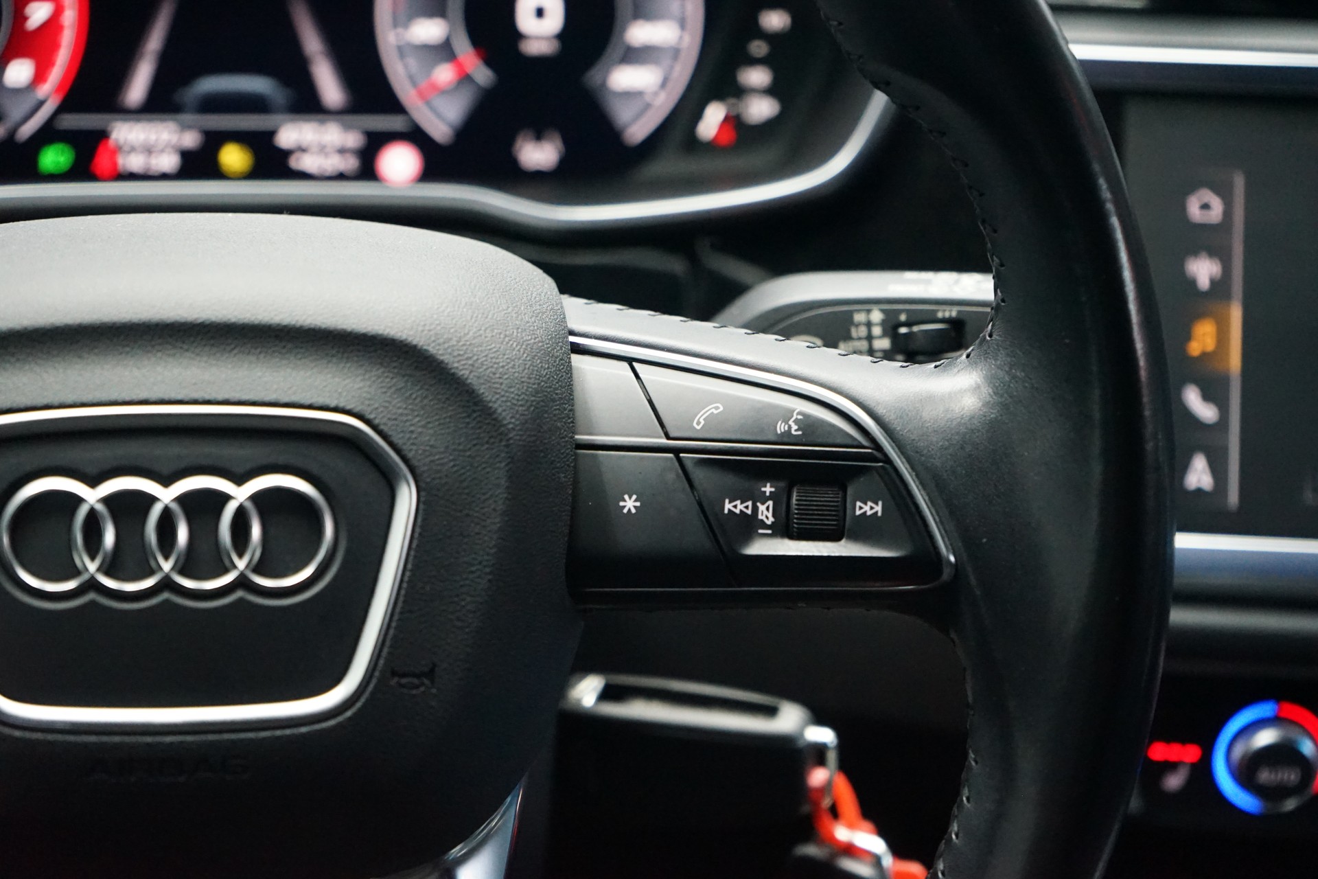 AUDI Q3 Sportback 35 TFSI S line Attraction S-tronic-image-9