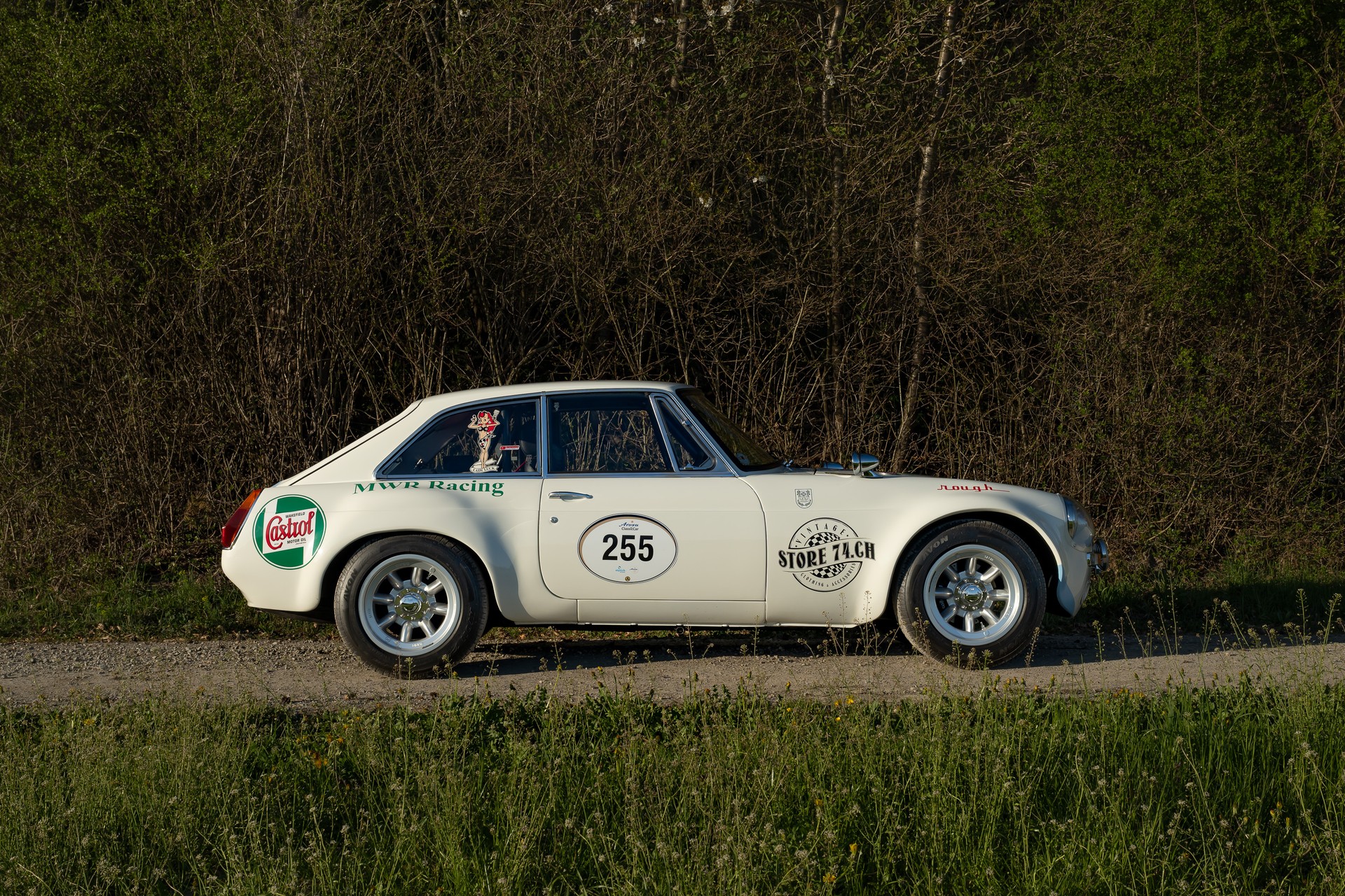 MG B GT-image-8