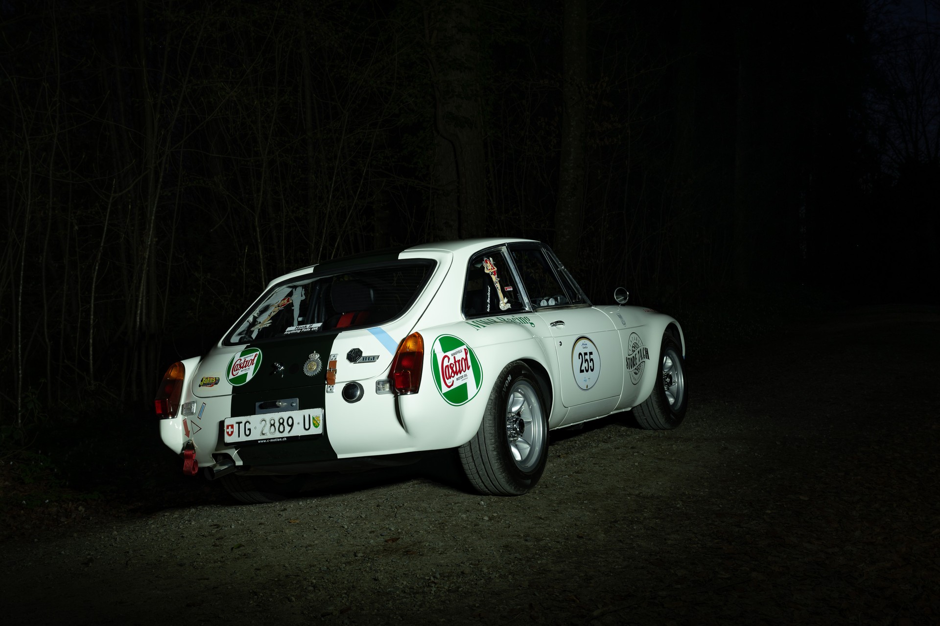MG B GT-image-3