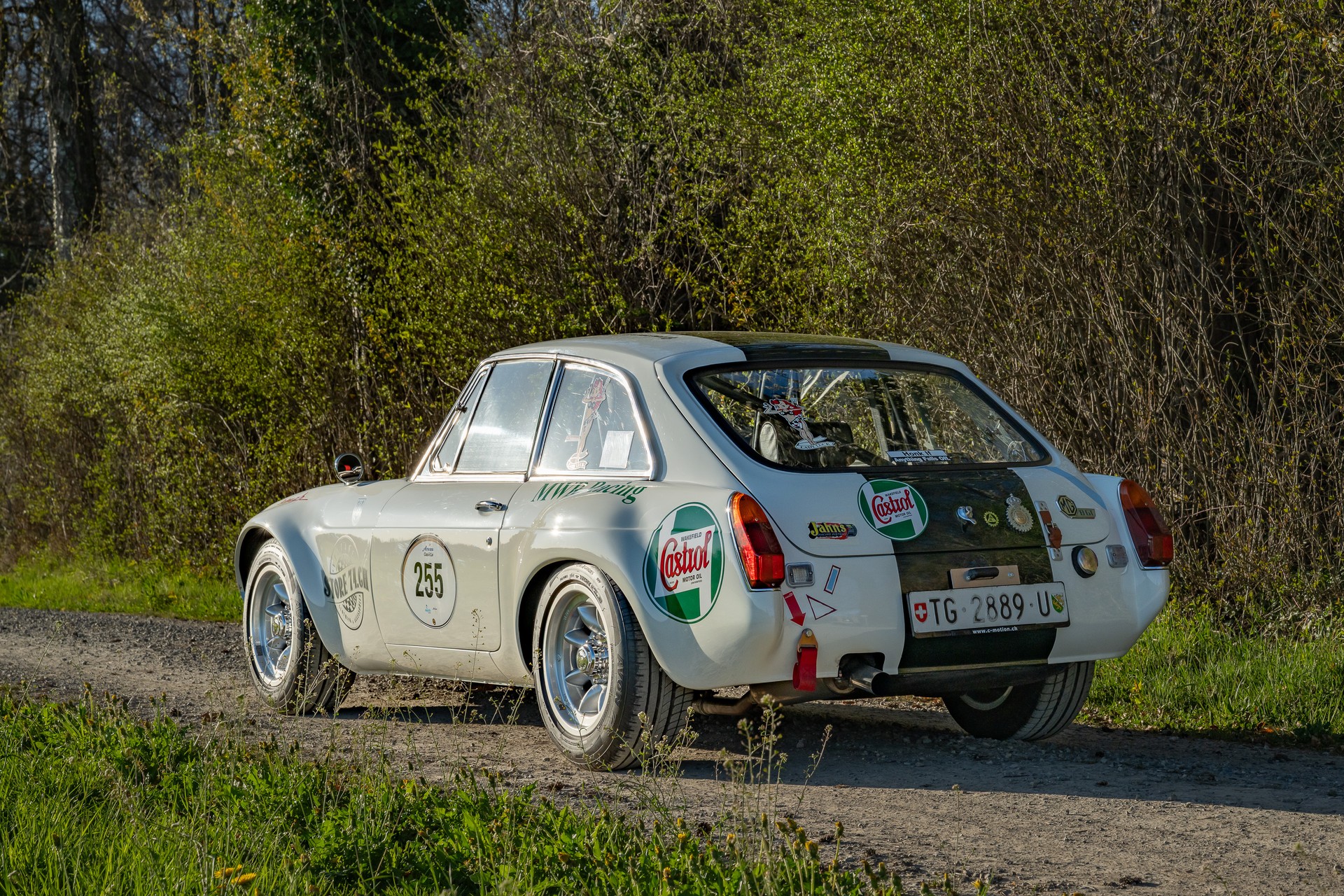 MG B GT-image-4