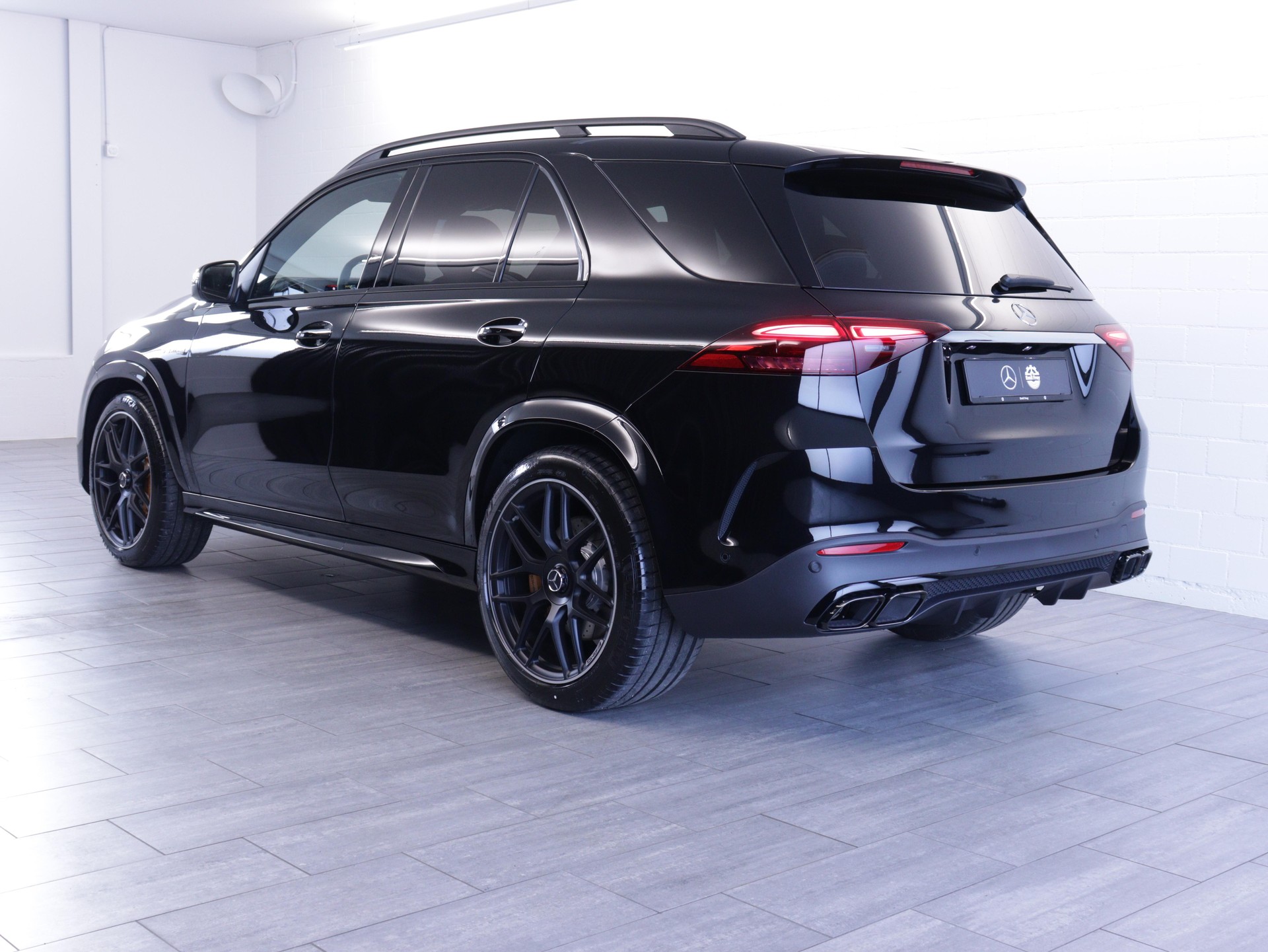 MERCEDES-BENZ GLE 63 S AMG 4matic+-showroom-element-3