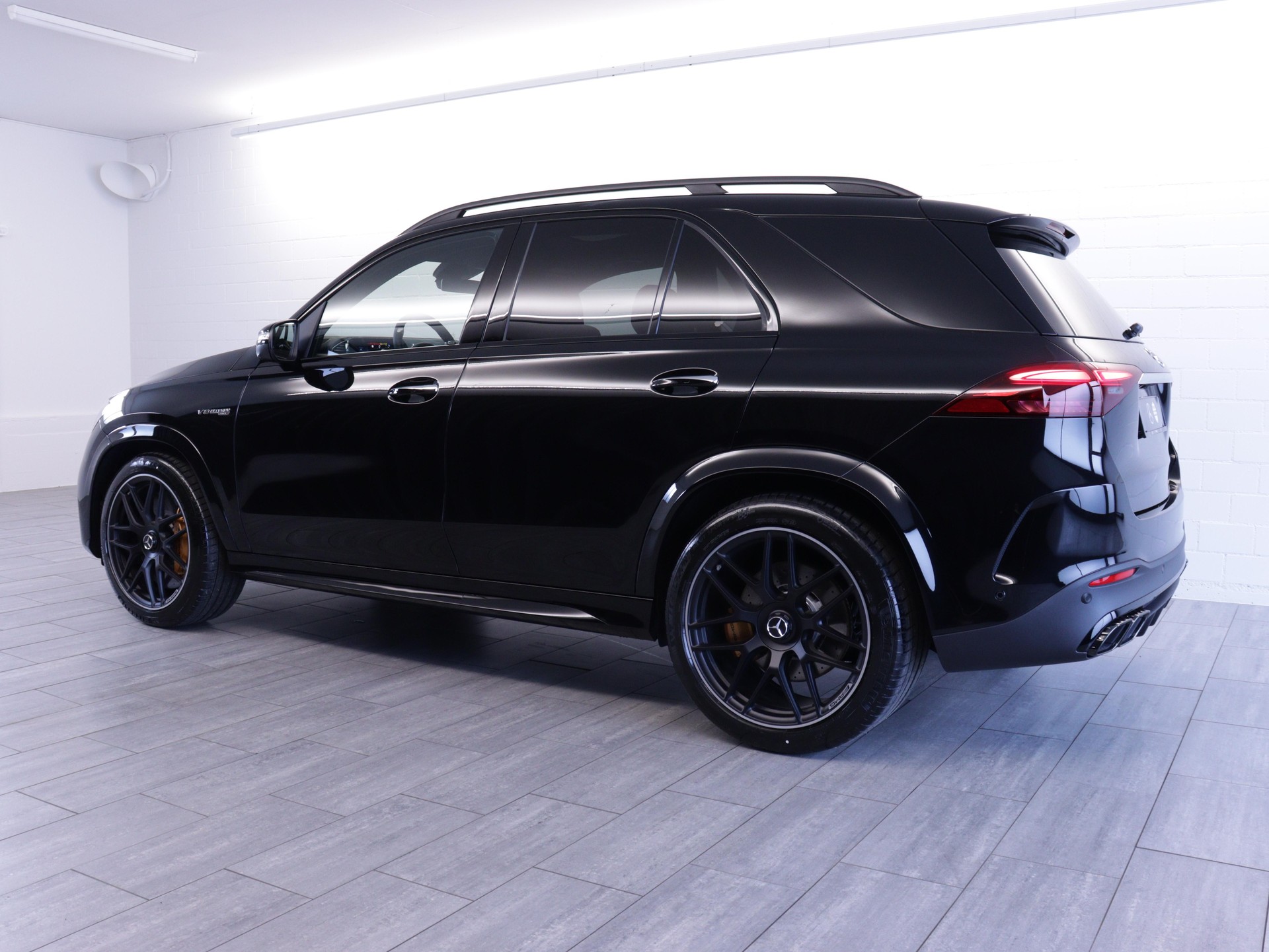 MERCEDES-BENZ GLE 63 S AMG 4matic+-showroom-element-2