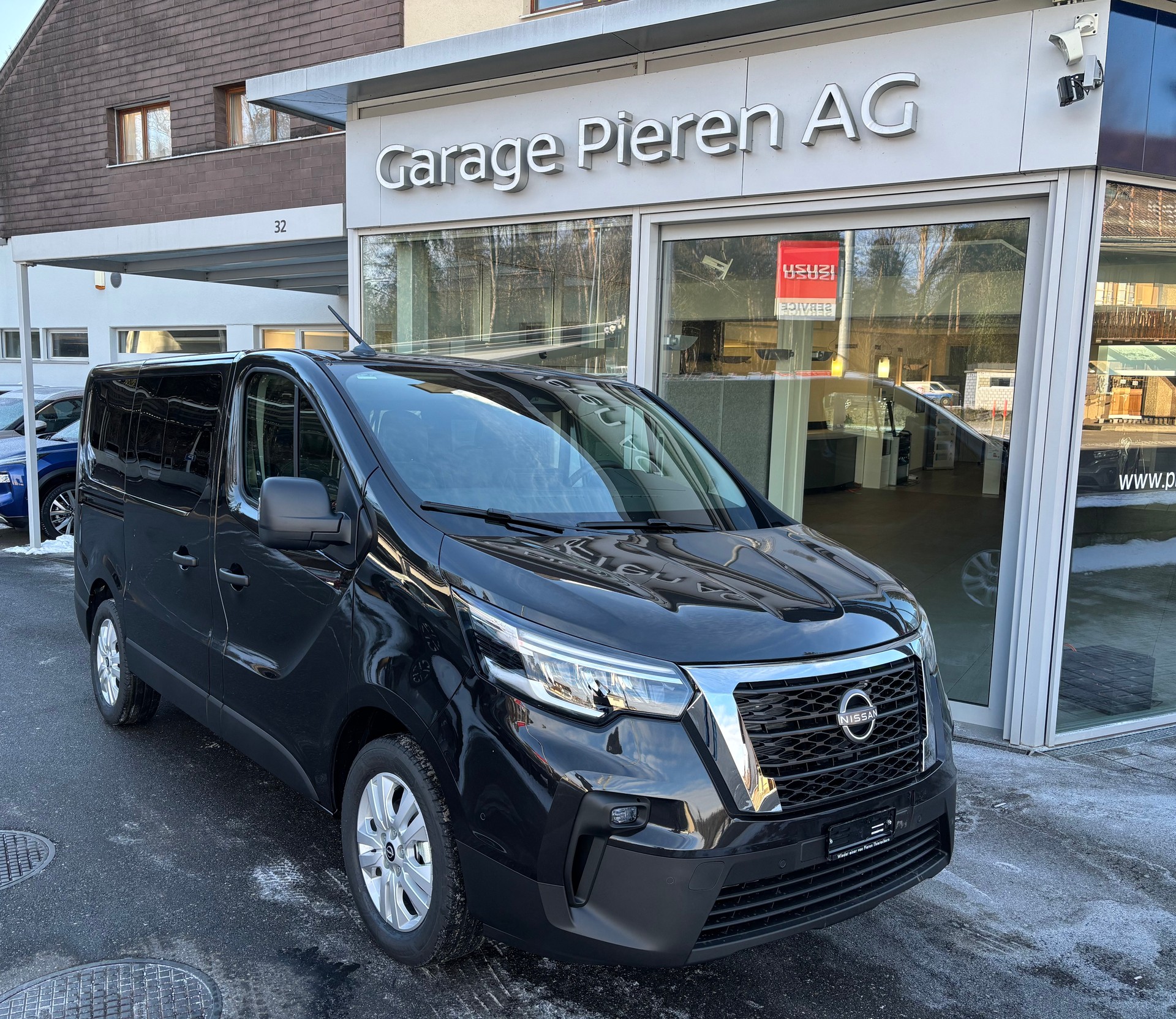 NISSAN Primastar 170 2.8L1H1 Tekna 9 Plätzer