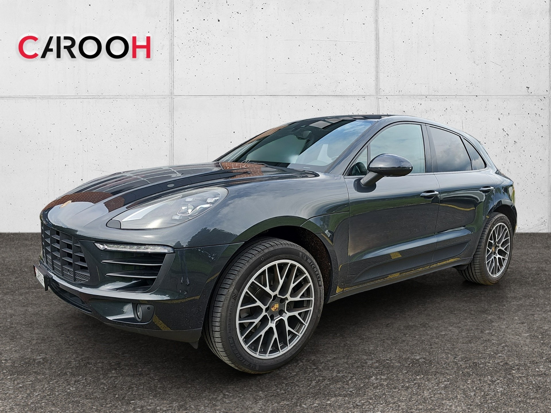 PORSCHE Macan PDK-showroom-element-2