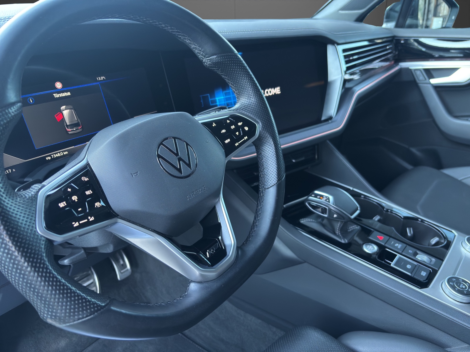 VW Touareg 3.0 TDI R Line Tiptronic-showroom-element-3