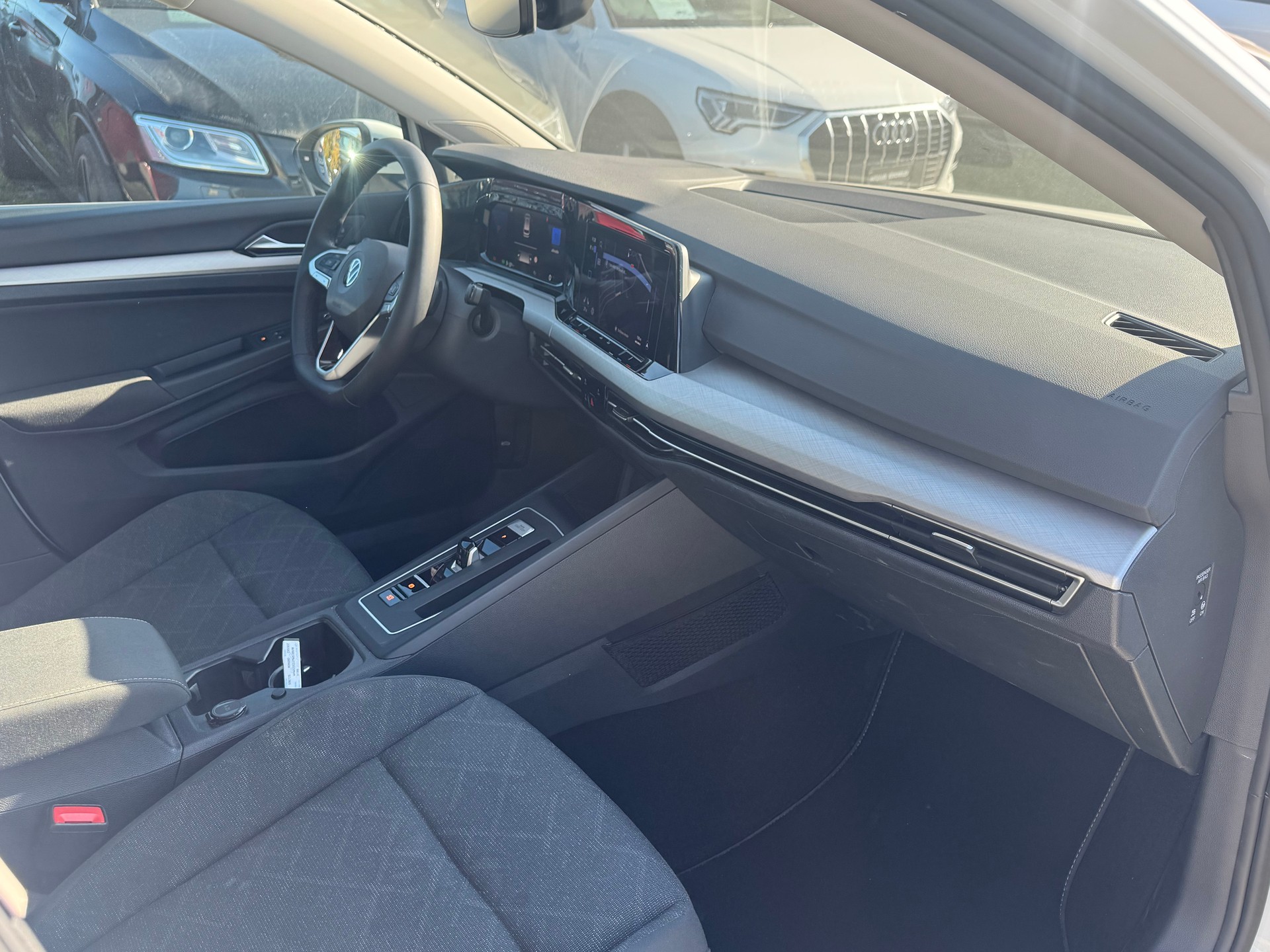 VW Golf Variant 2.0 TDI Life DSG-image-5