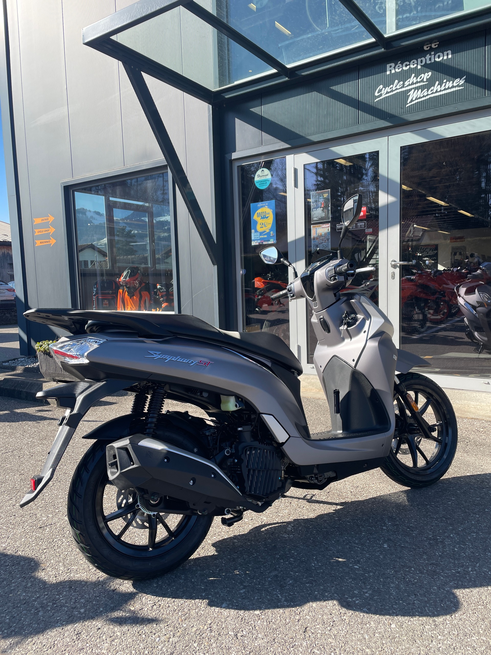 SYM Symphony ST 125-image-2