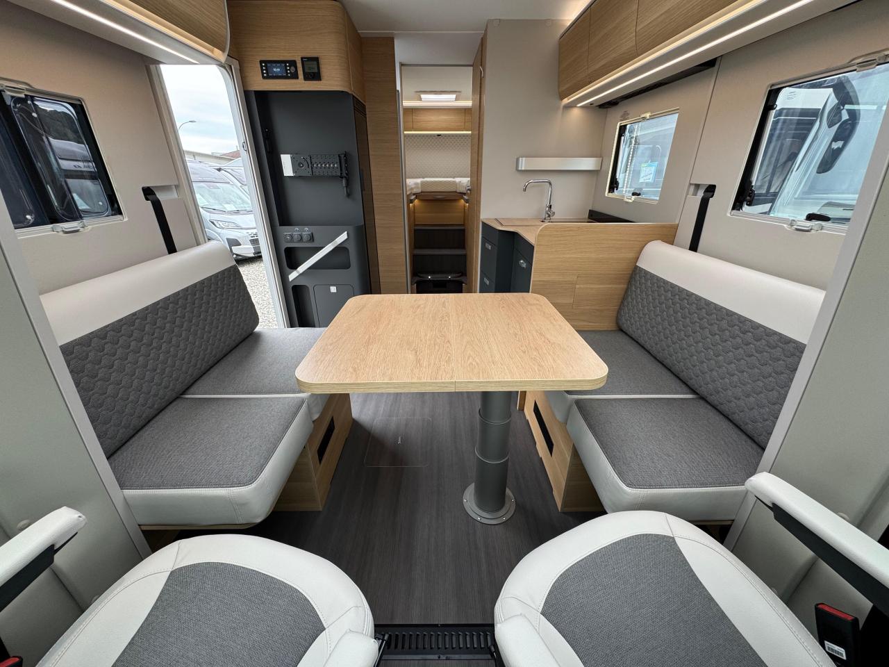 ADRIA Coral 670 DL 60 Years Deluxe-image-3