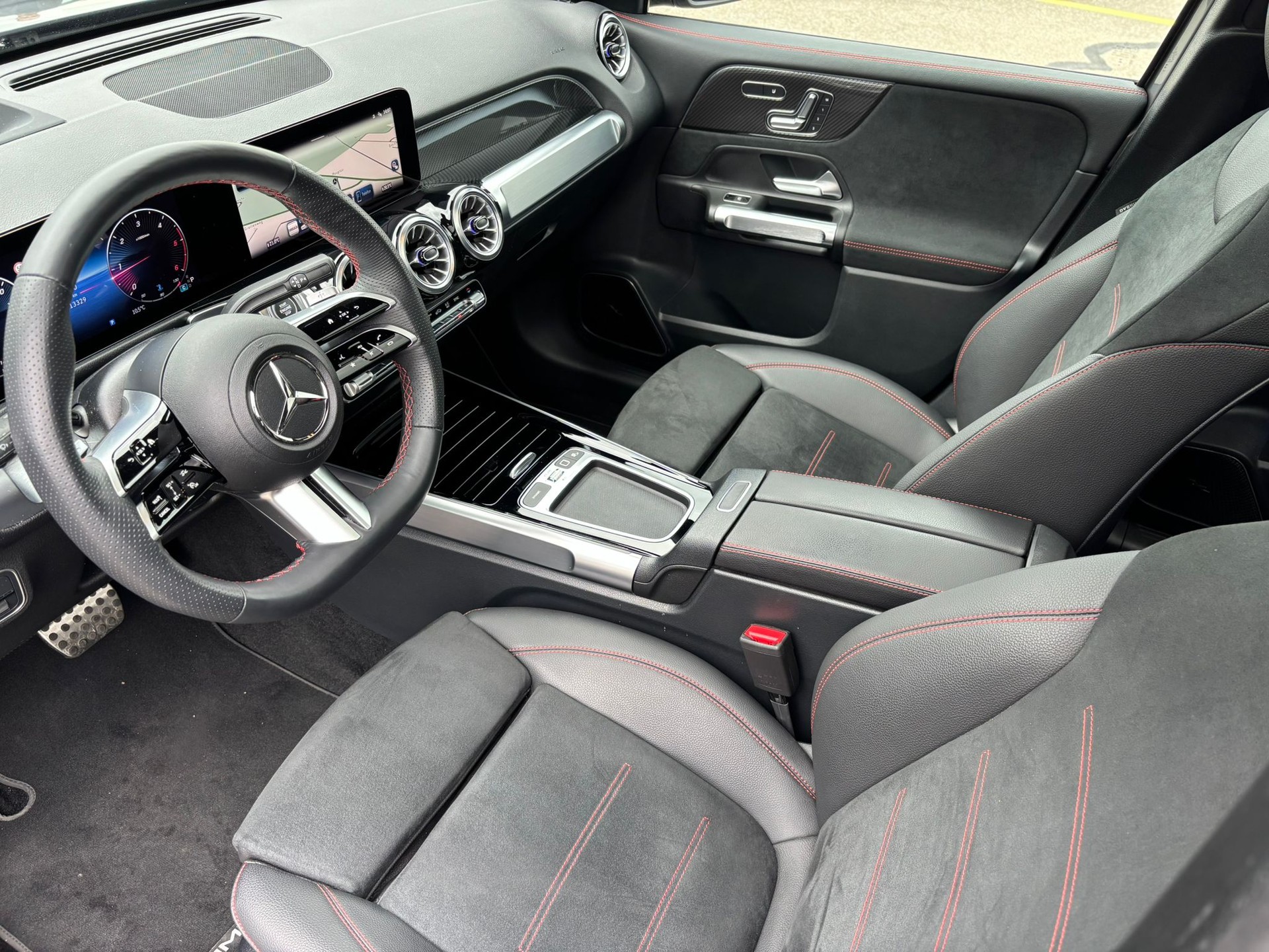 MERCEDES-BENZ GLB 220d AMG-Line 4Matic-image-6