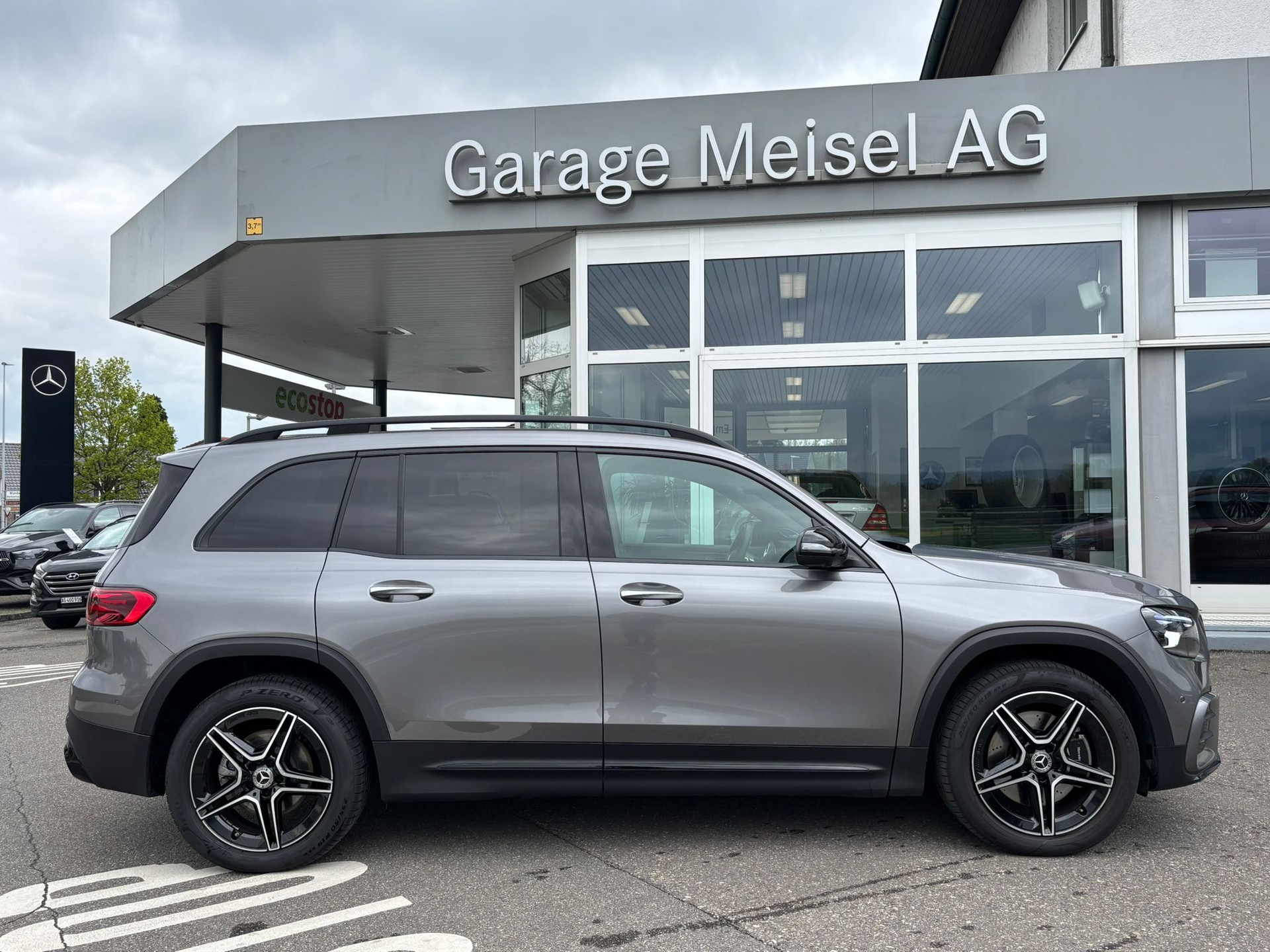 MERCEDES-BENZ GLB 220d AMG-Line 4Matic-image-4