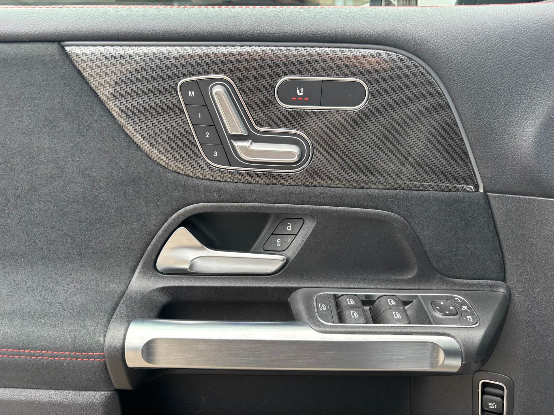 MERCEDES-BENZ GLB 220d AMG-Line 4Matic-image-12