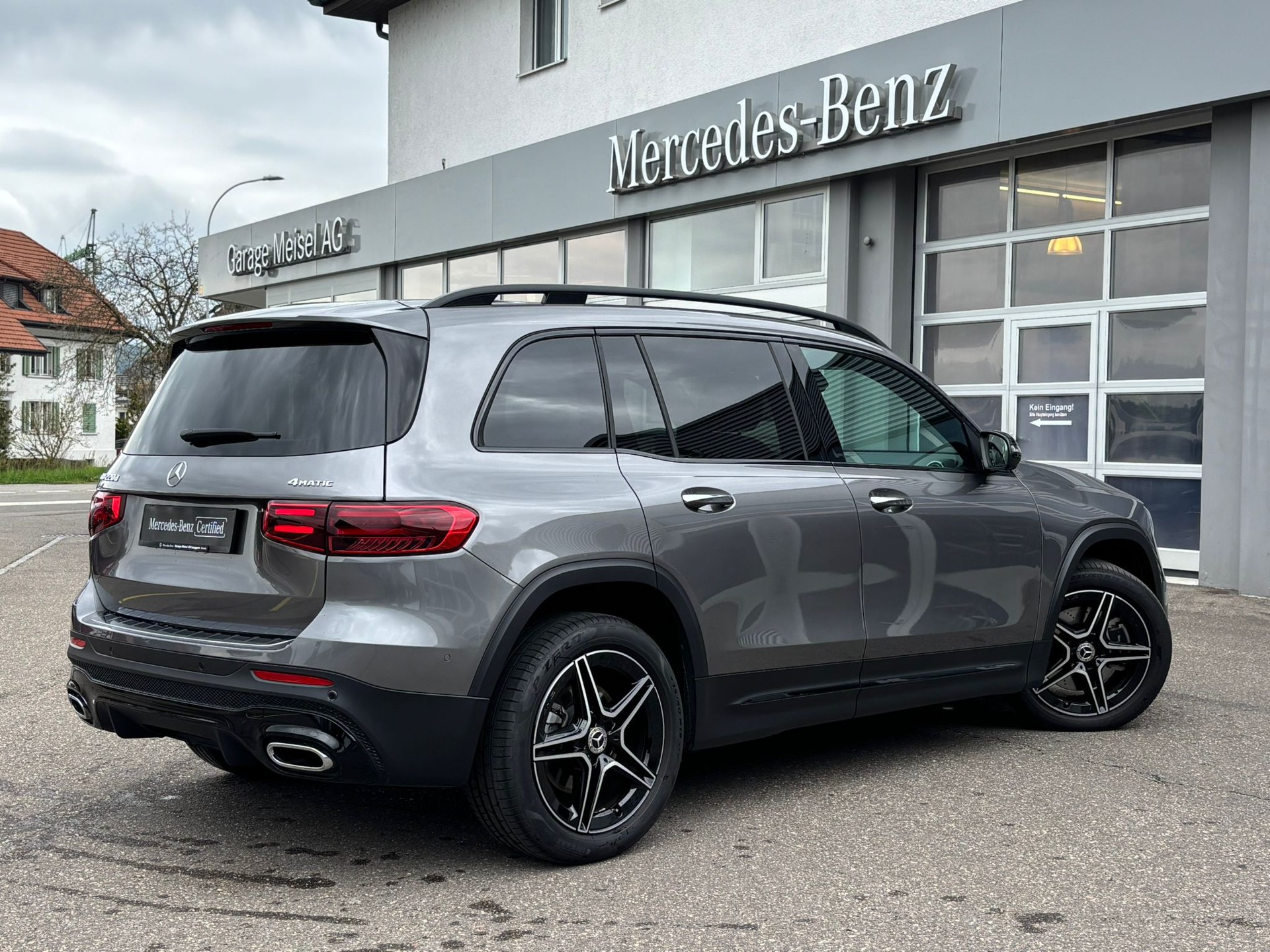 MERCEDES-BENZ GLB 220d AMG-Line 4Matic-image-2