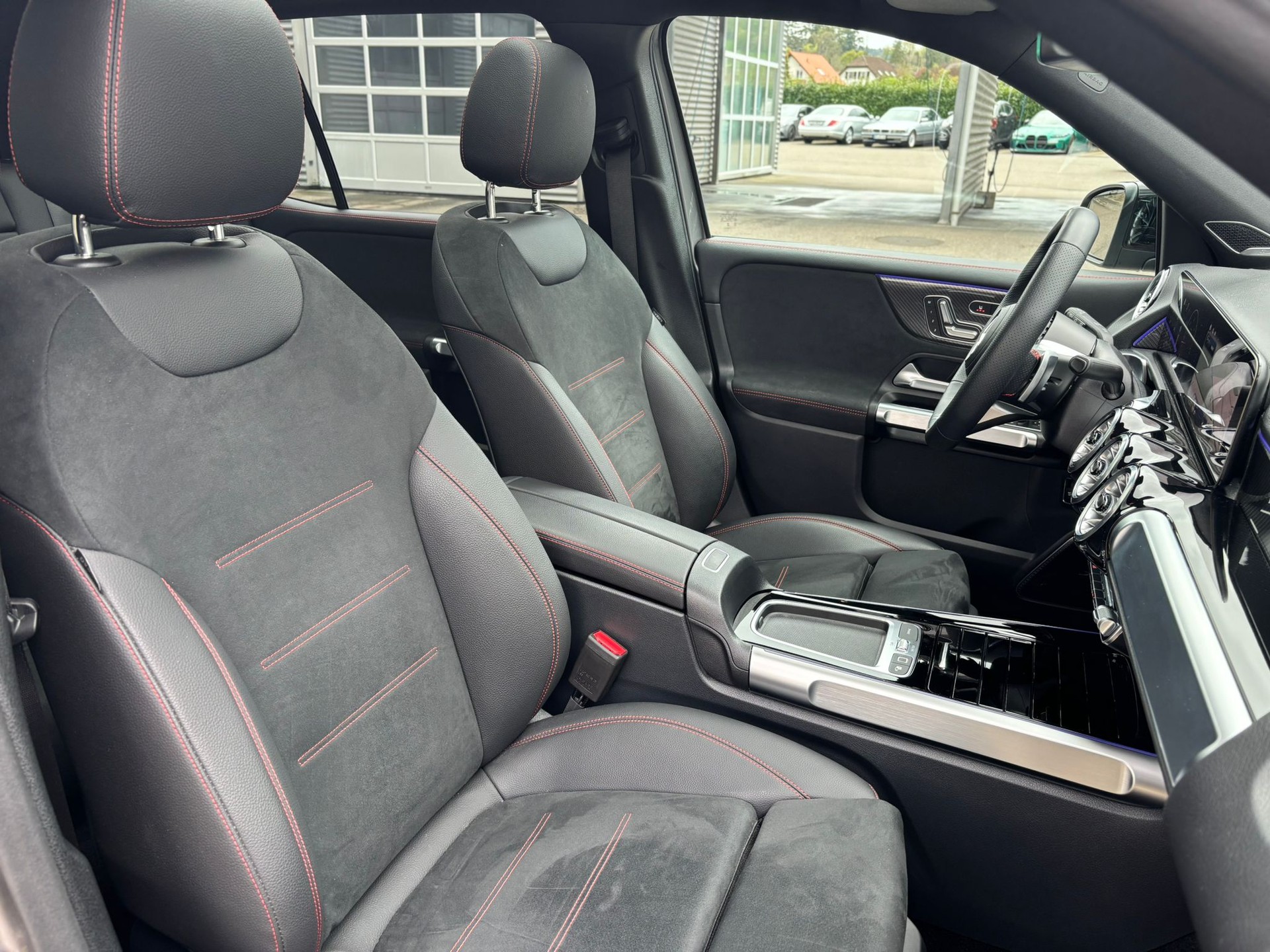 MERCEDES-BENZ GLB 220d AMG-Line 4Matic-image-8