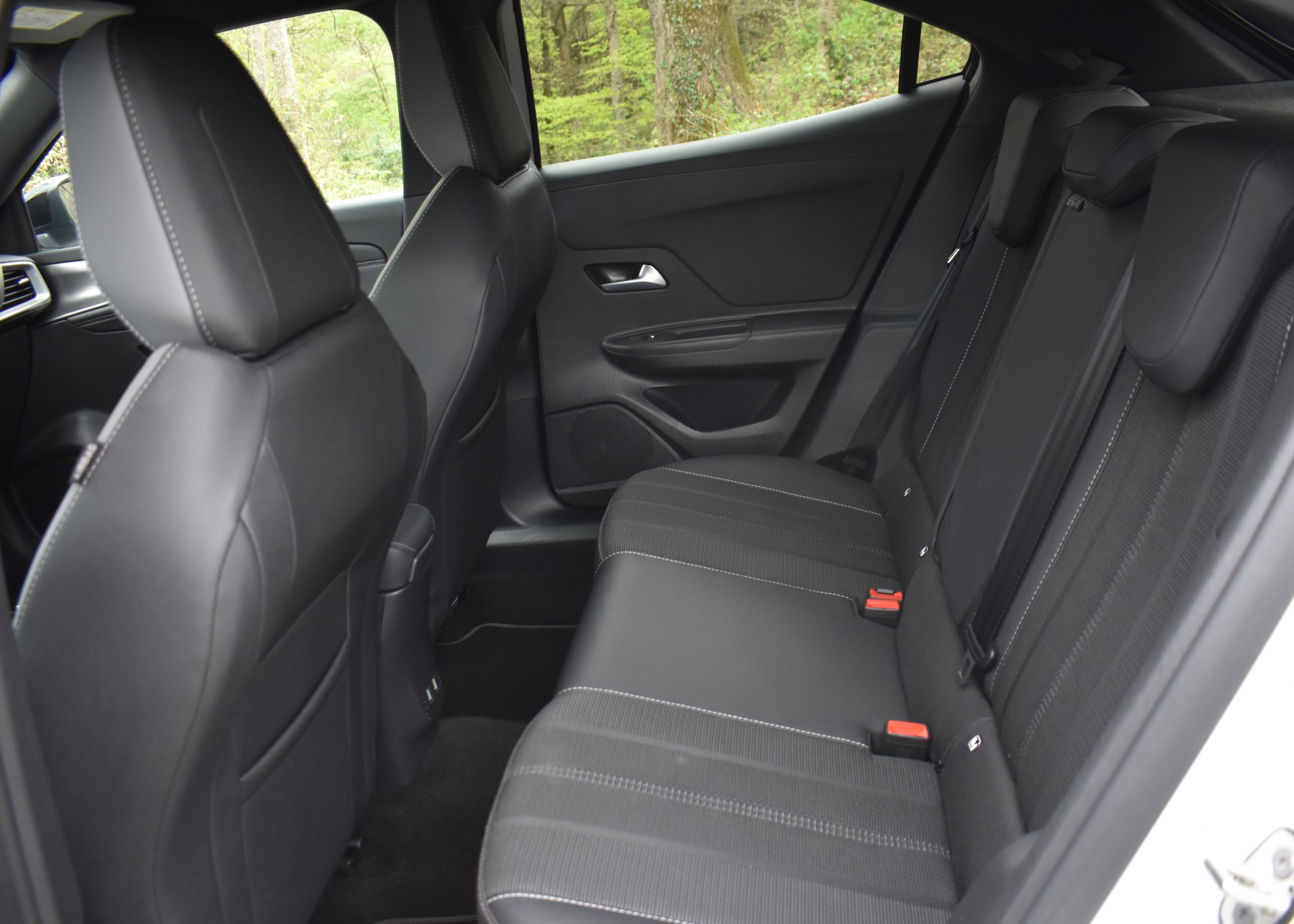 OPEL Mokka 1.2 Direct Injection Turbo GS Aut.-image-9